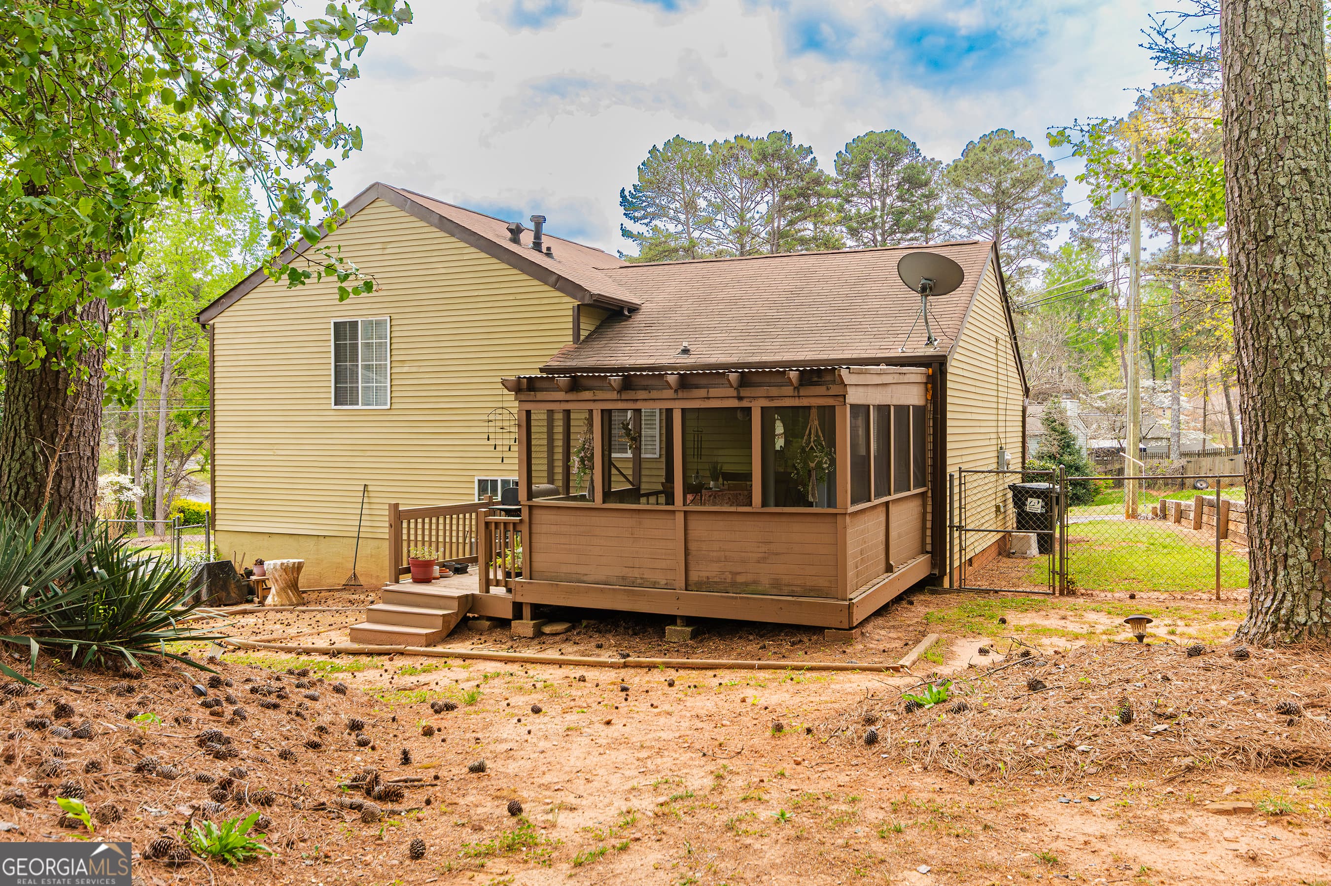 4592 Midridge Dr — photo 28