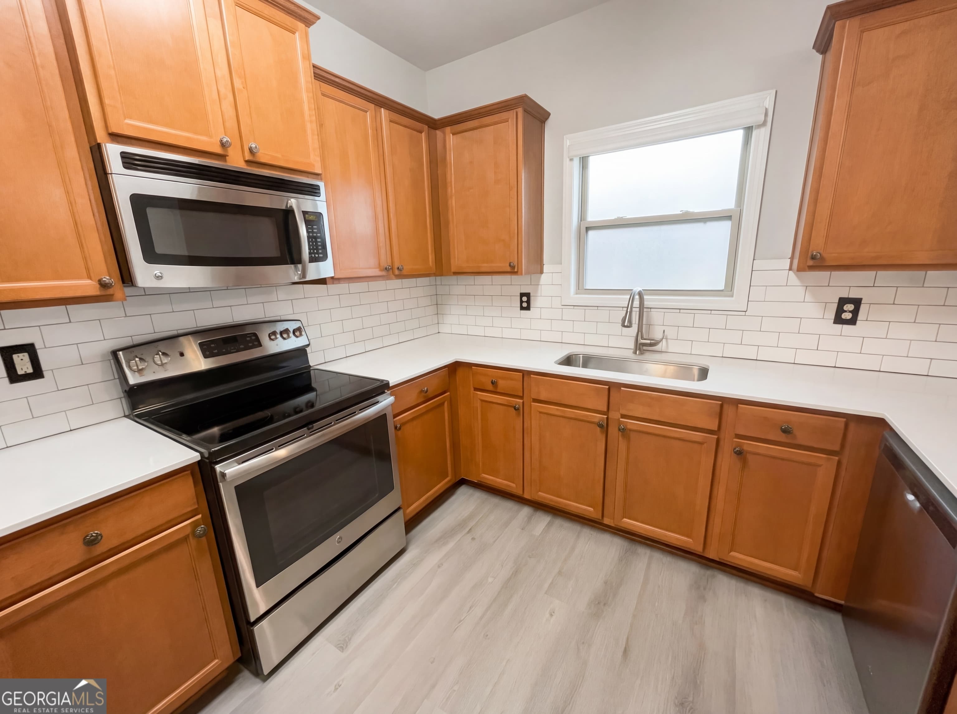 220 Madison Ave — photo 2