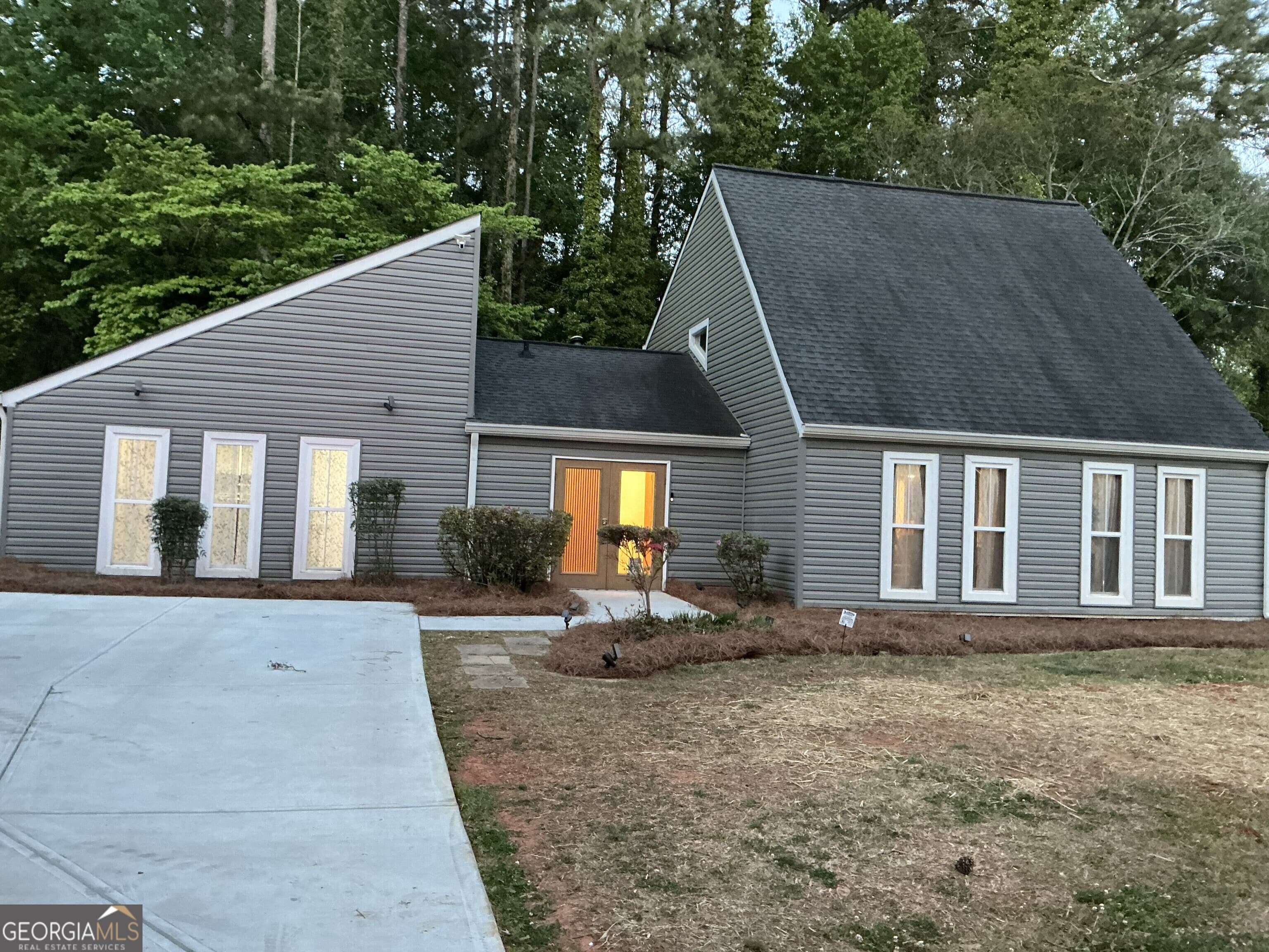 360 Vineyard Nw Dr — photo 1