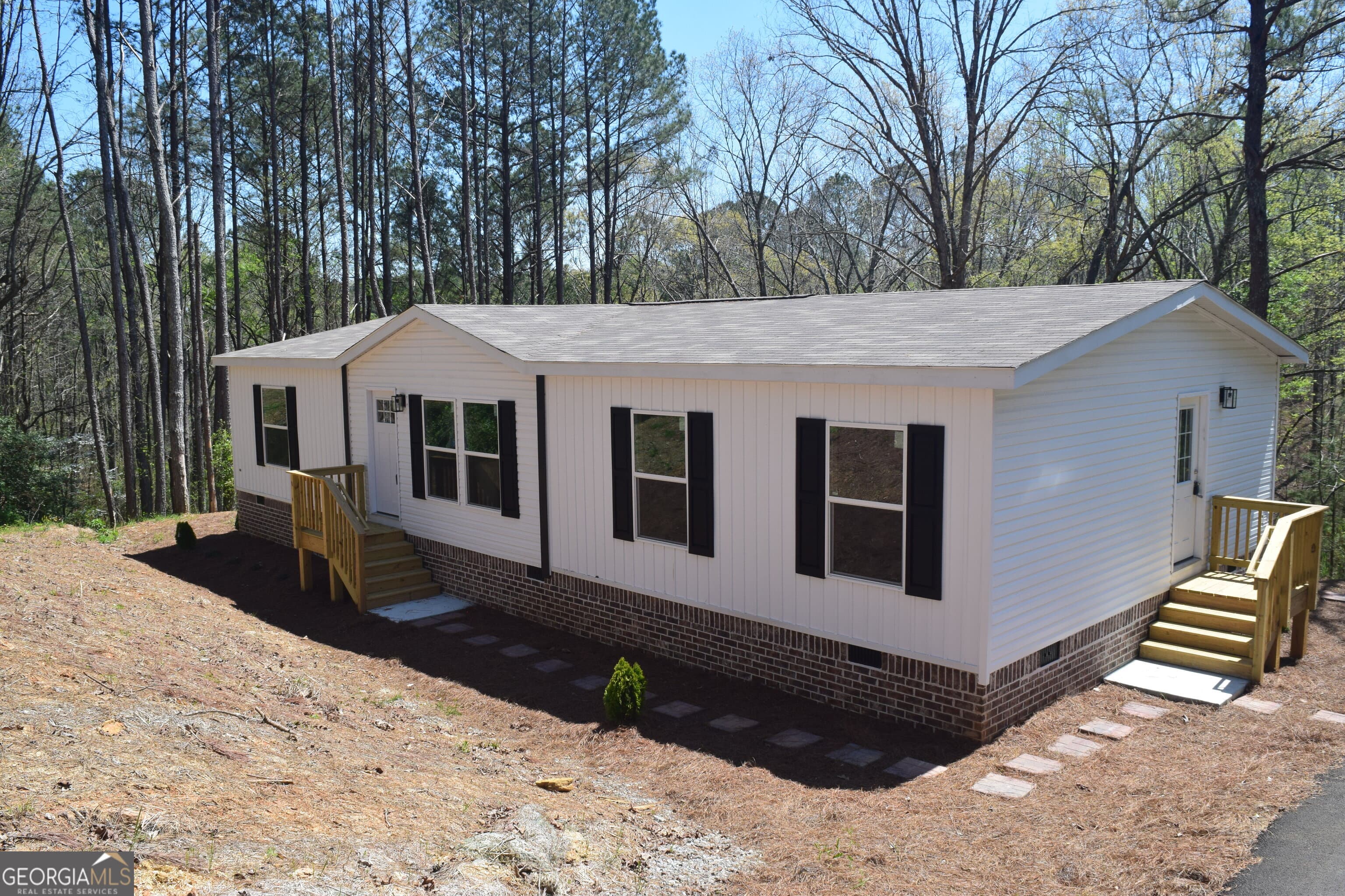 940 Essic Rd — photo 2