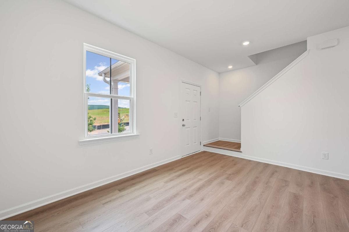 3092 Orwell Dr — photo 2