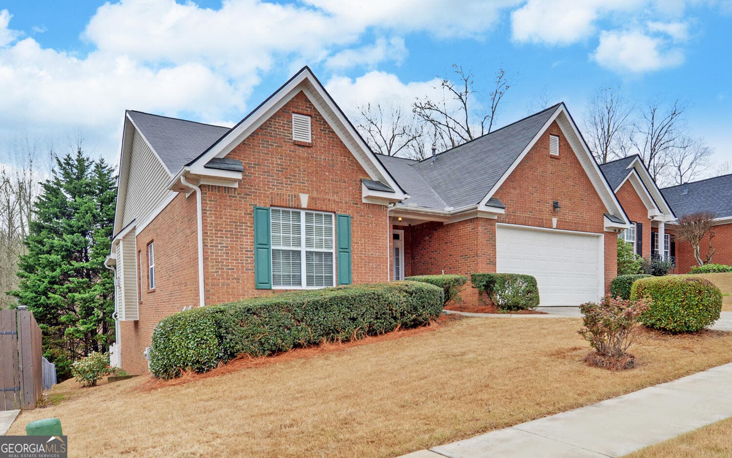 926 Brenau Point Dr — photo 2