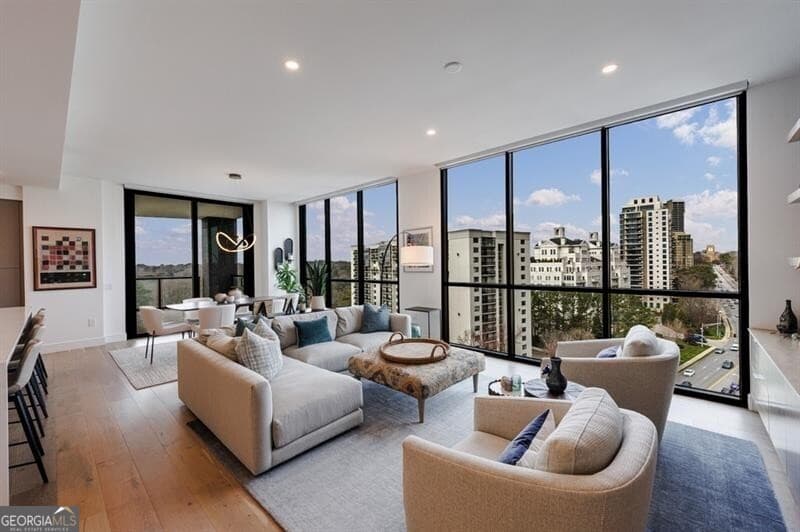 2425 Peachtree Ne Rd 1401 — photo 2