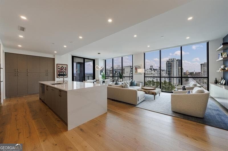 2425 Peachtree Ne Rd 1401 — photo 1