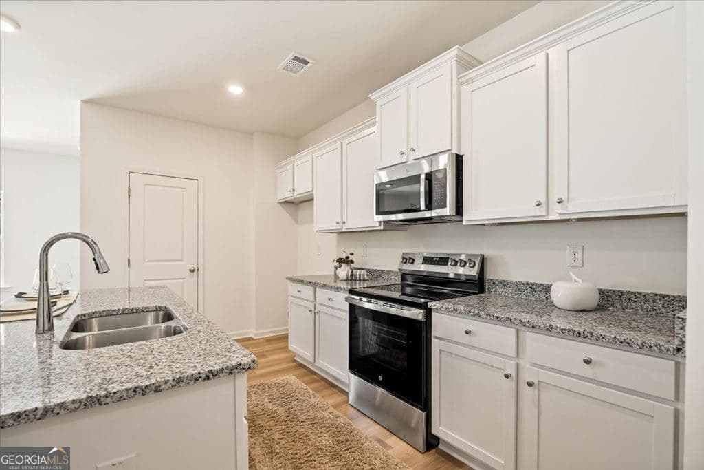 2526 Riverside Rd — photo 1