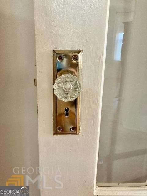 323 E College St — photo 2