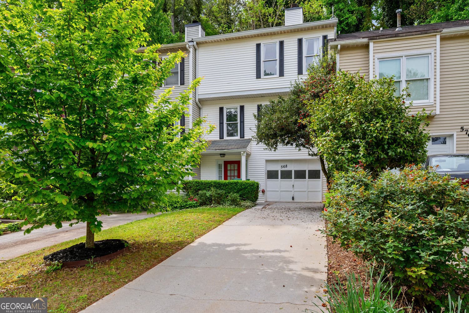 568 Stratford Green — photo 1