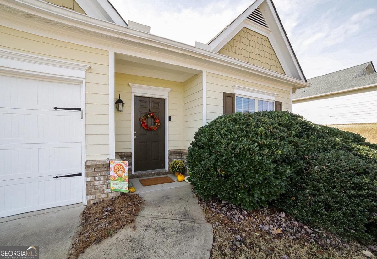 1048 Sutherland Dr — photo 2