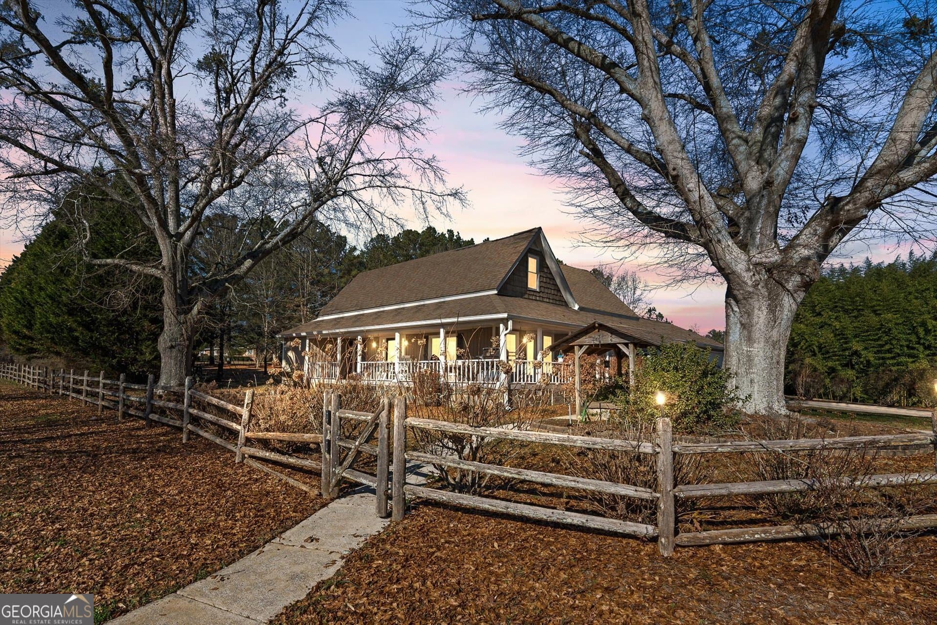 333 Davis Rd — photo 2