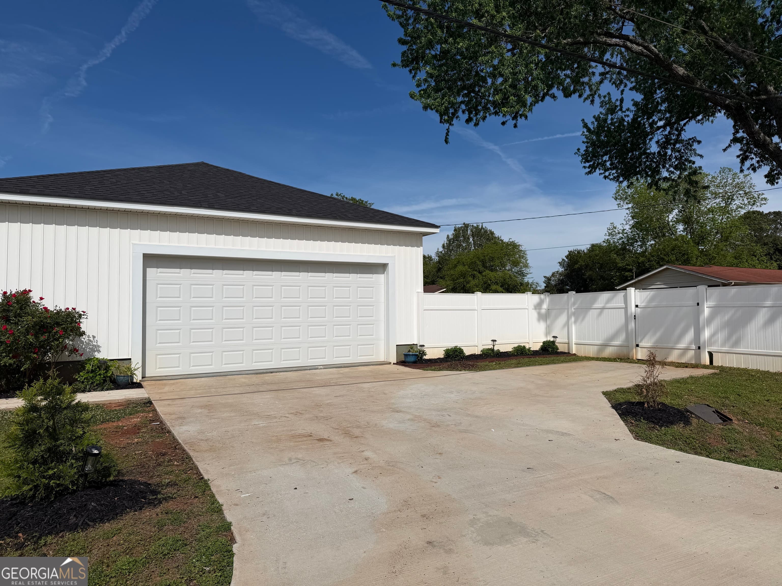 202 W County Rd — photo 2