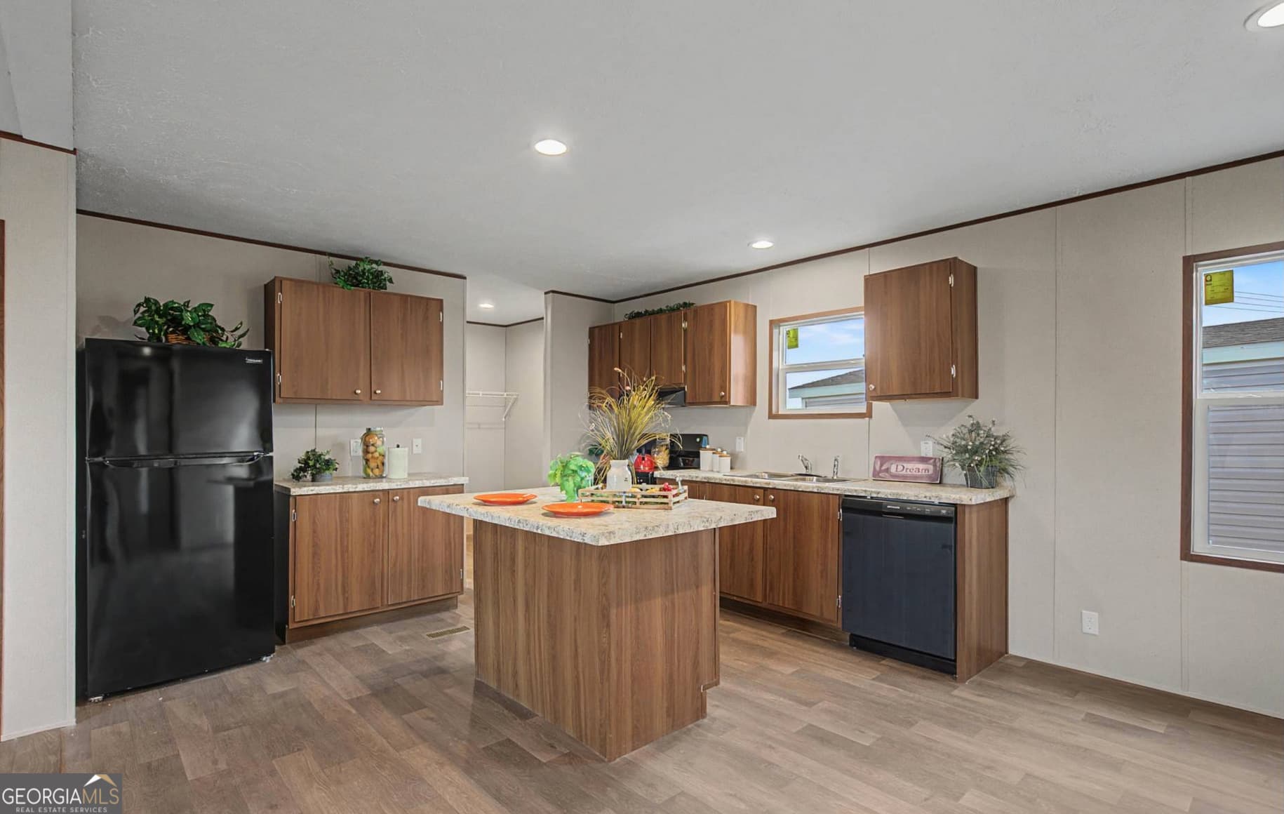 20 Kathy Ln — photo 2