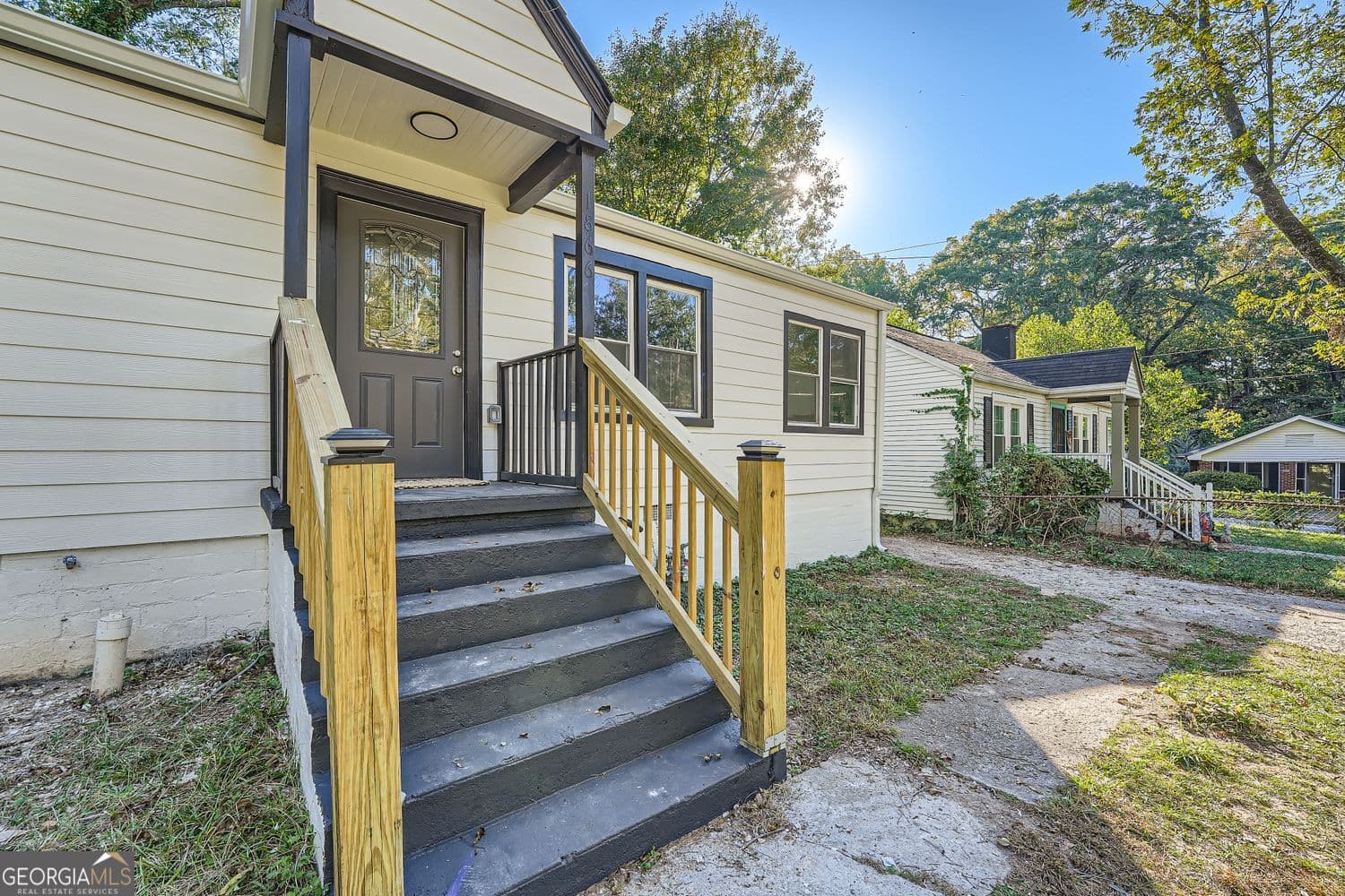 1866 Thompson Ave — photo 2