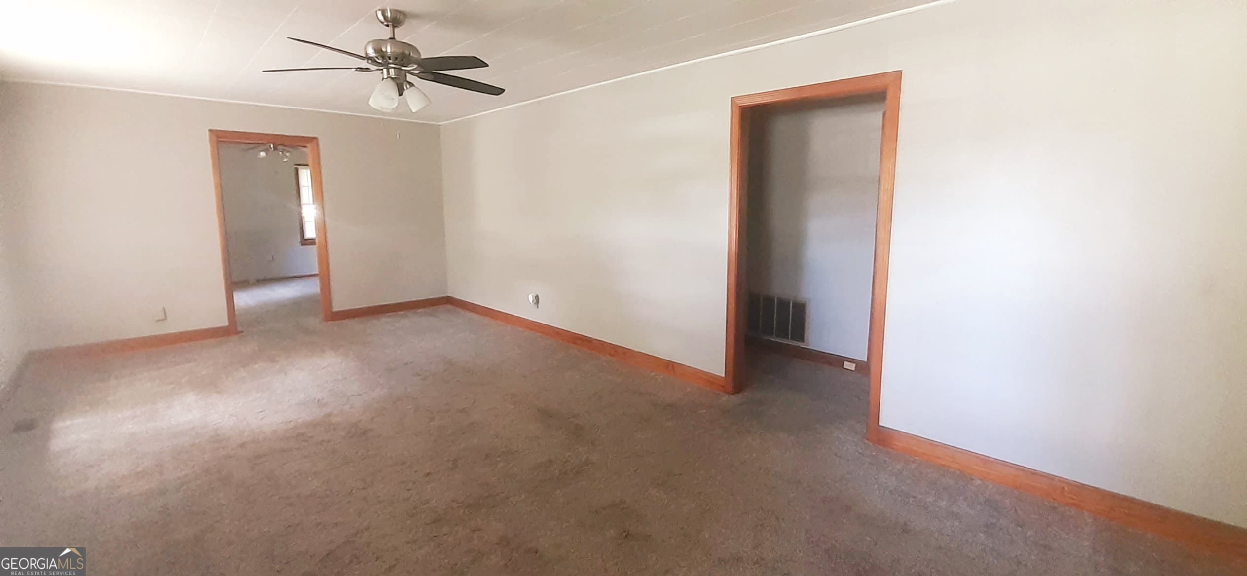 1020 Hickory Dr — photo 2