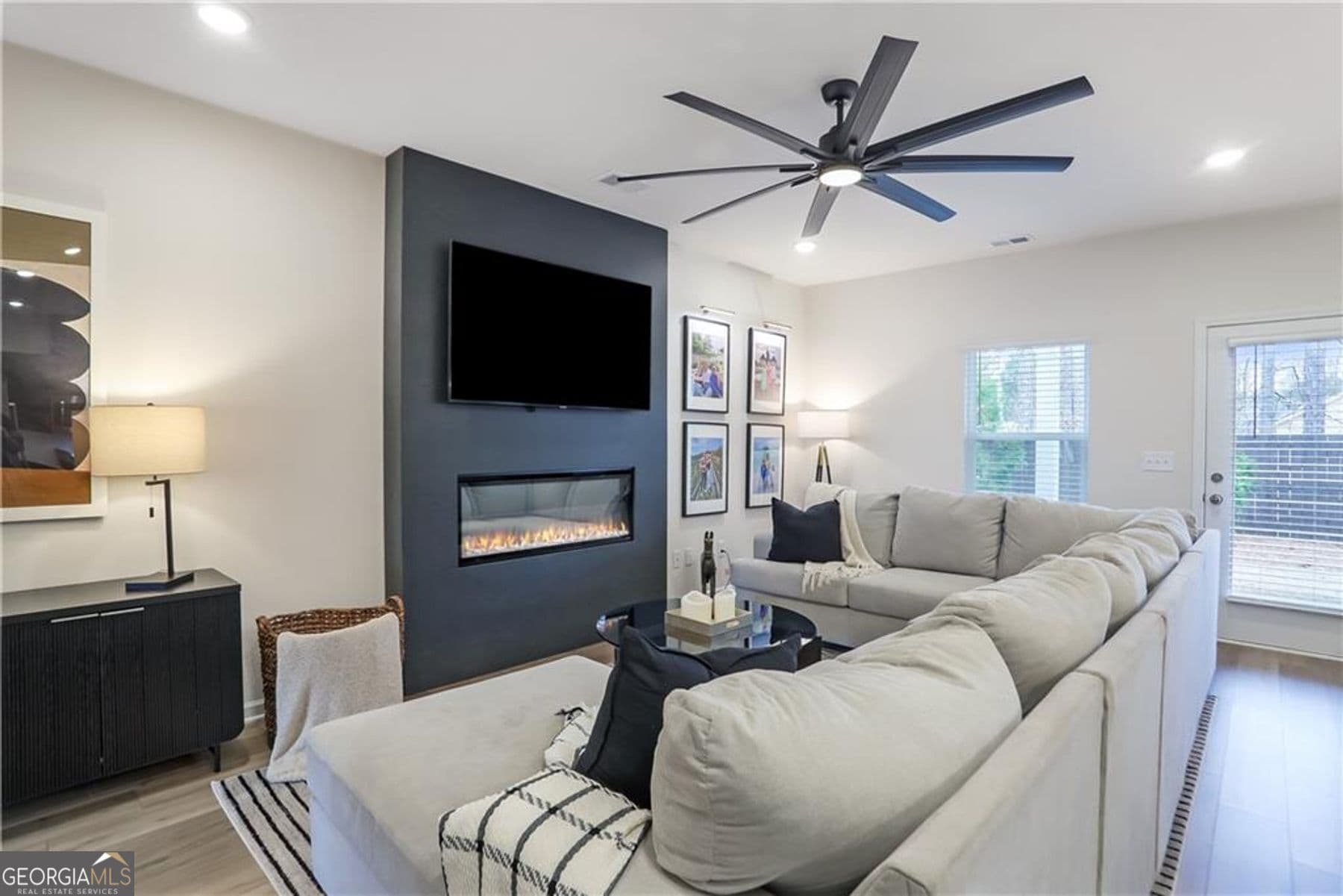 1170 Chastain Dr — photo 2