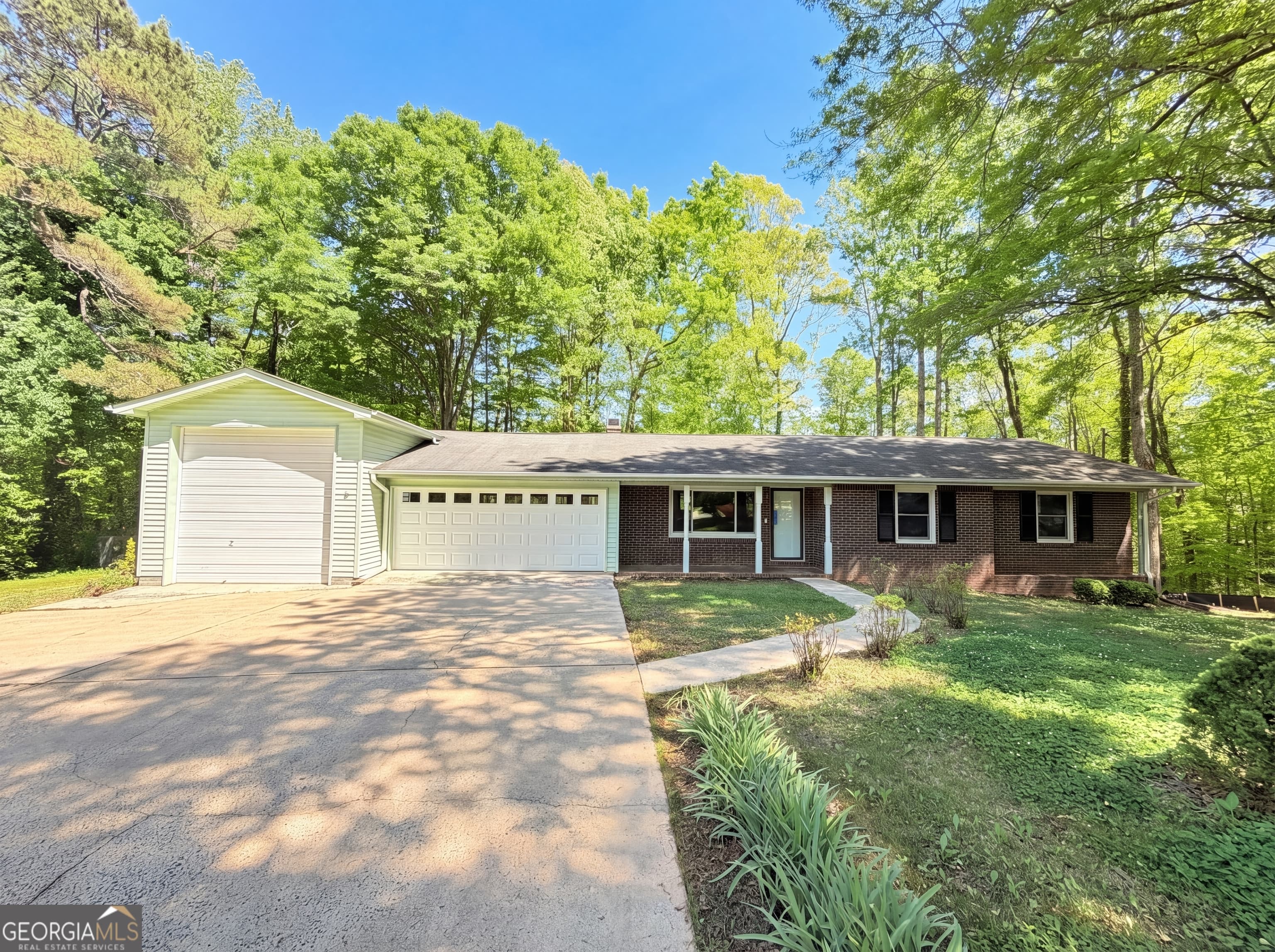 200 Dogwood Dr — photo 1