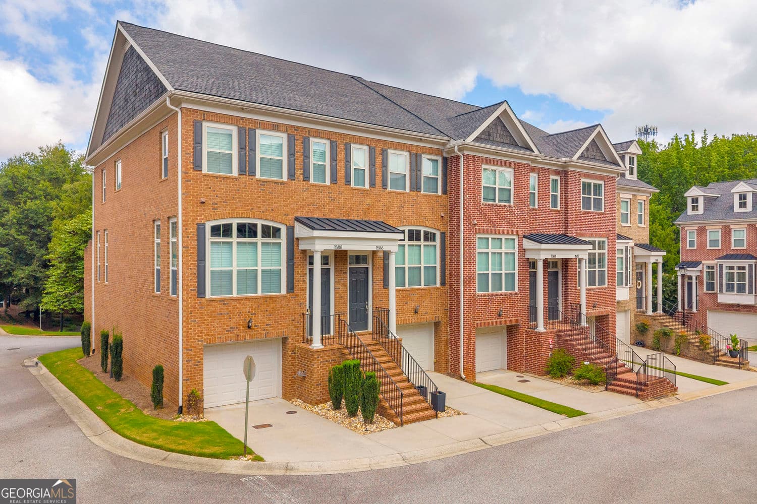 1582 Mosaic Way — photo 2