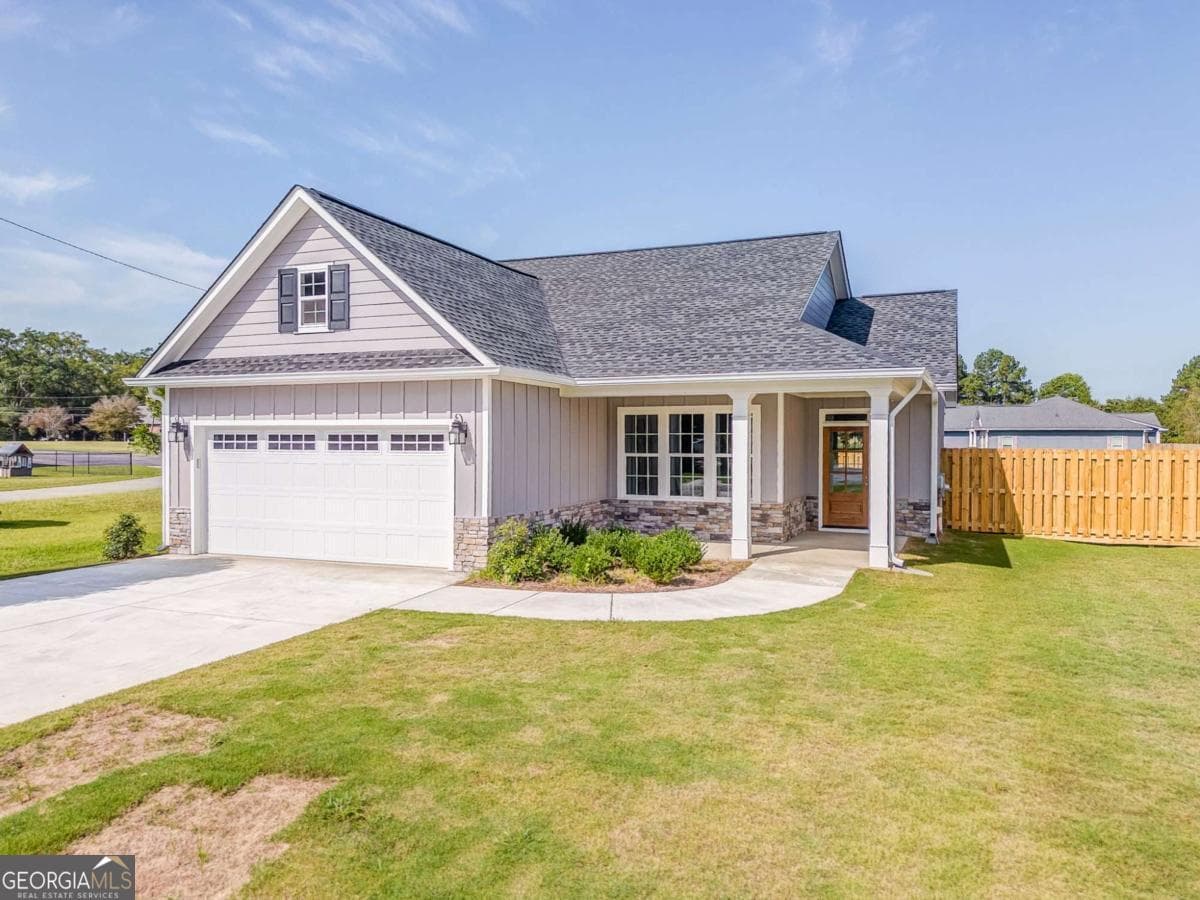 109 Forrest Ave — photo 1