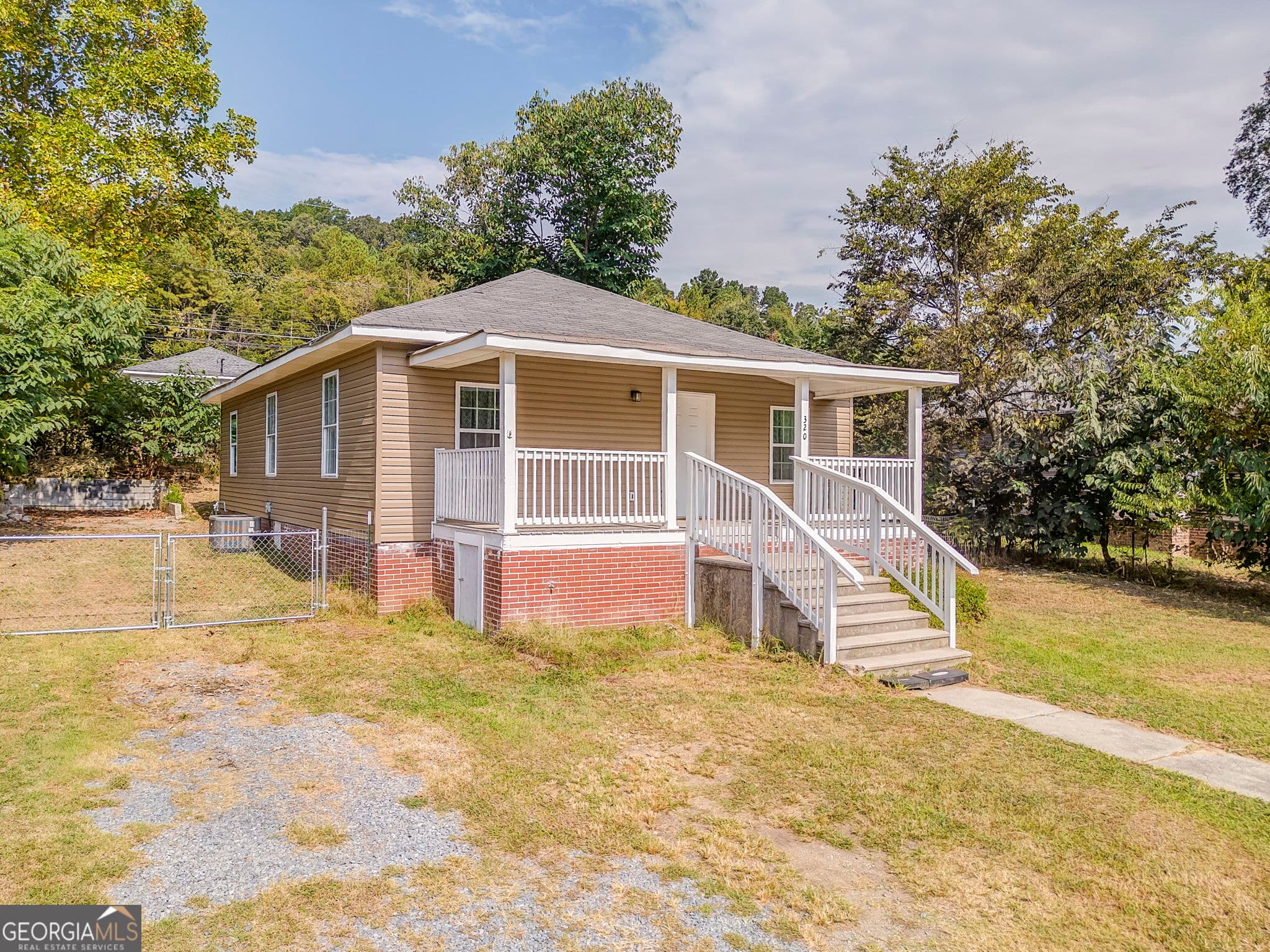 320 3rd - Shannon Ne St — photo 2