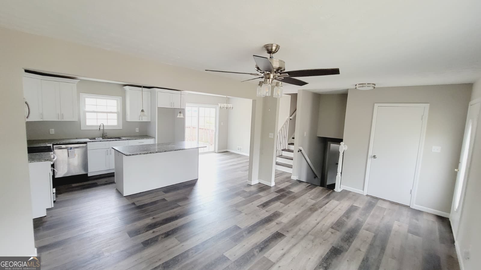 595 Lakeridge Se Dr — photo 2