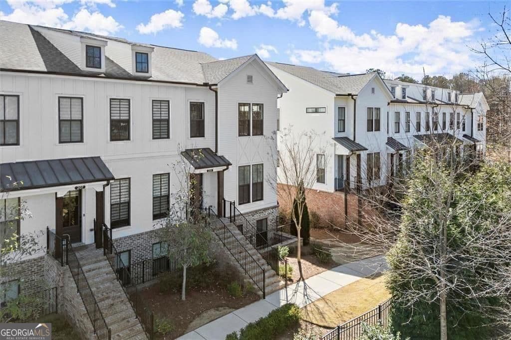 209 Phillips Ln — photo 2