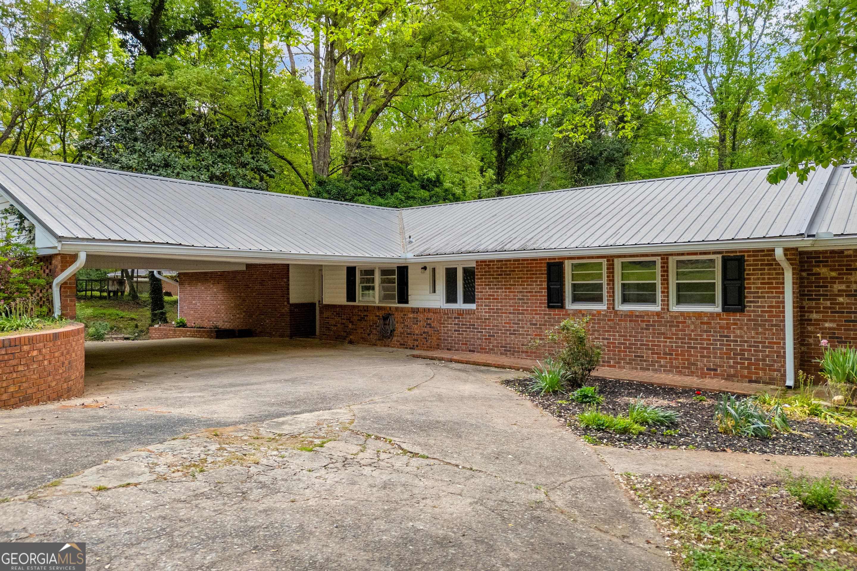 231 Honeysuckle Dr — photo 2