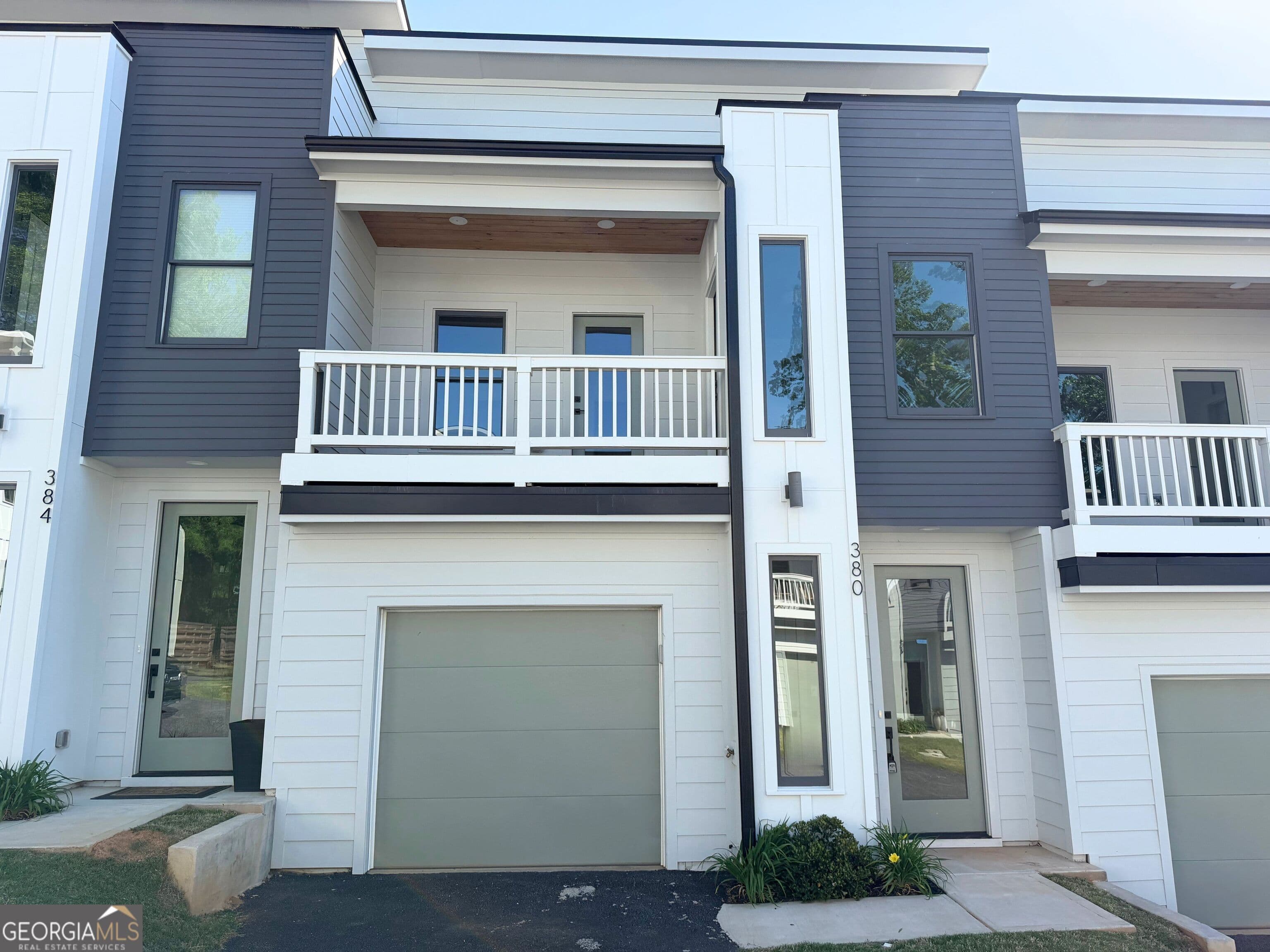 380 Forrest Ave — photo 1