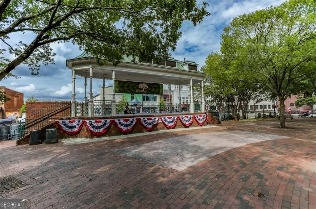 624 Spadina Rd — photo 40