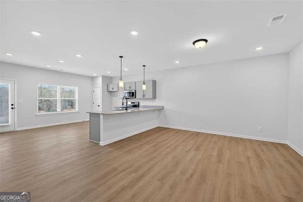 1140 Elowen Dr 108 — photo 2