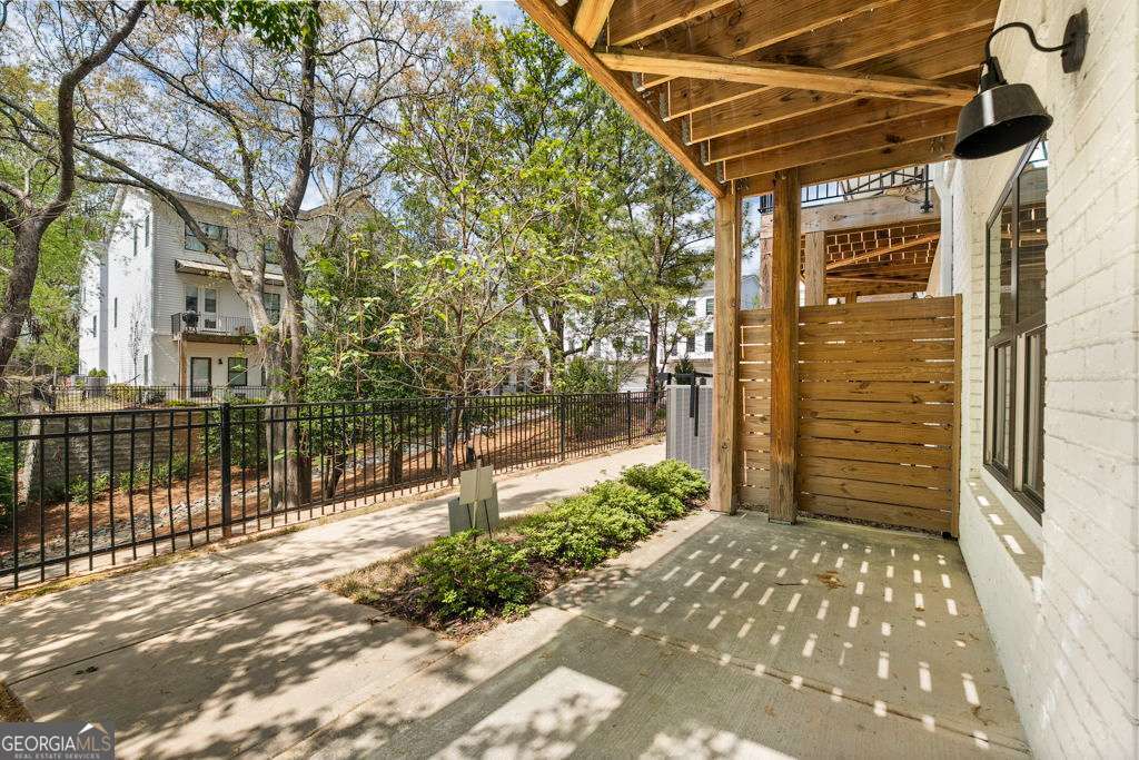 2004 Oak Nw Ln — photo 2