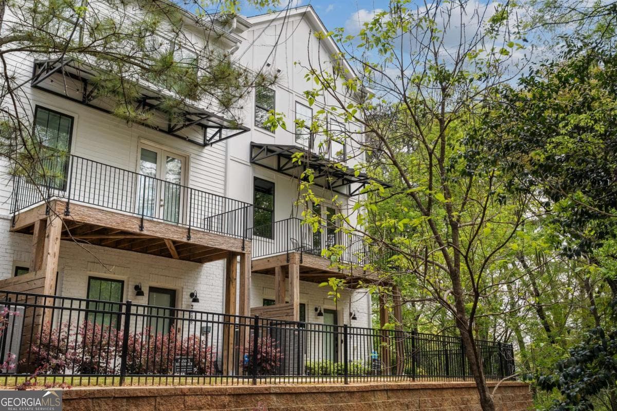 2004 Oak Nw Ln — photo 1