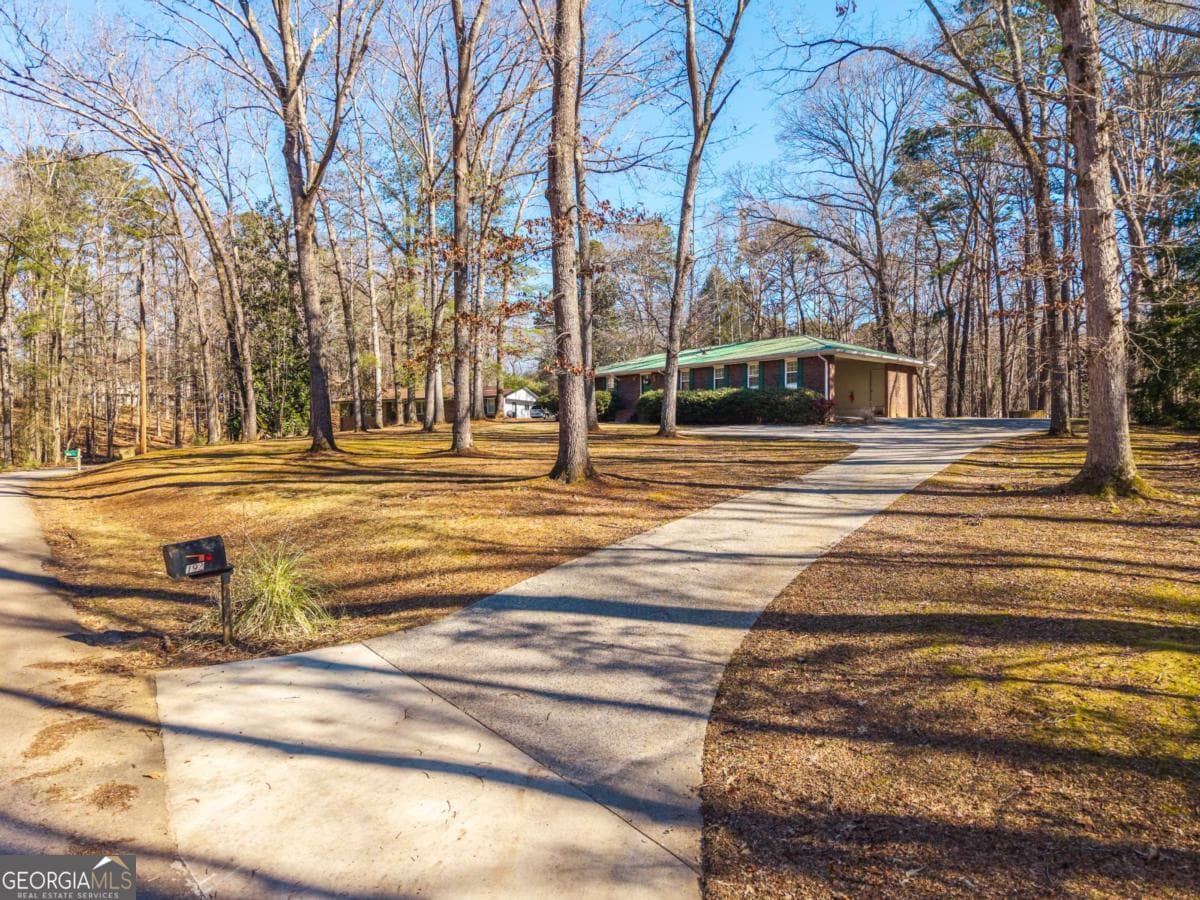 192 Saxon Ct — photo 1