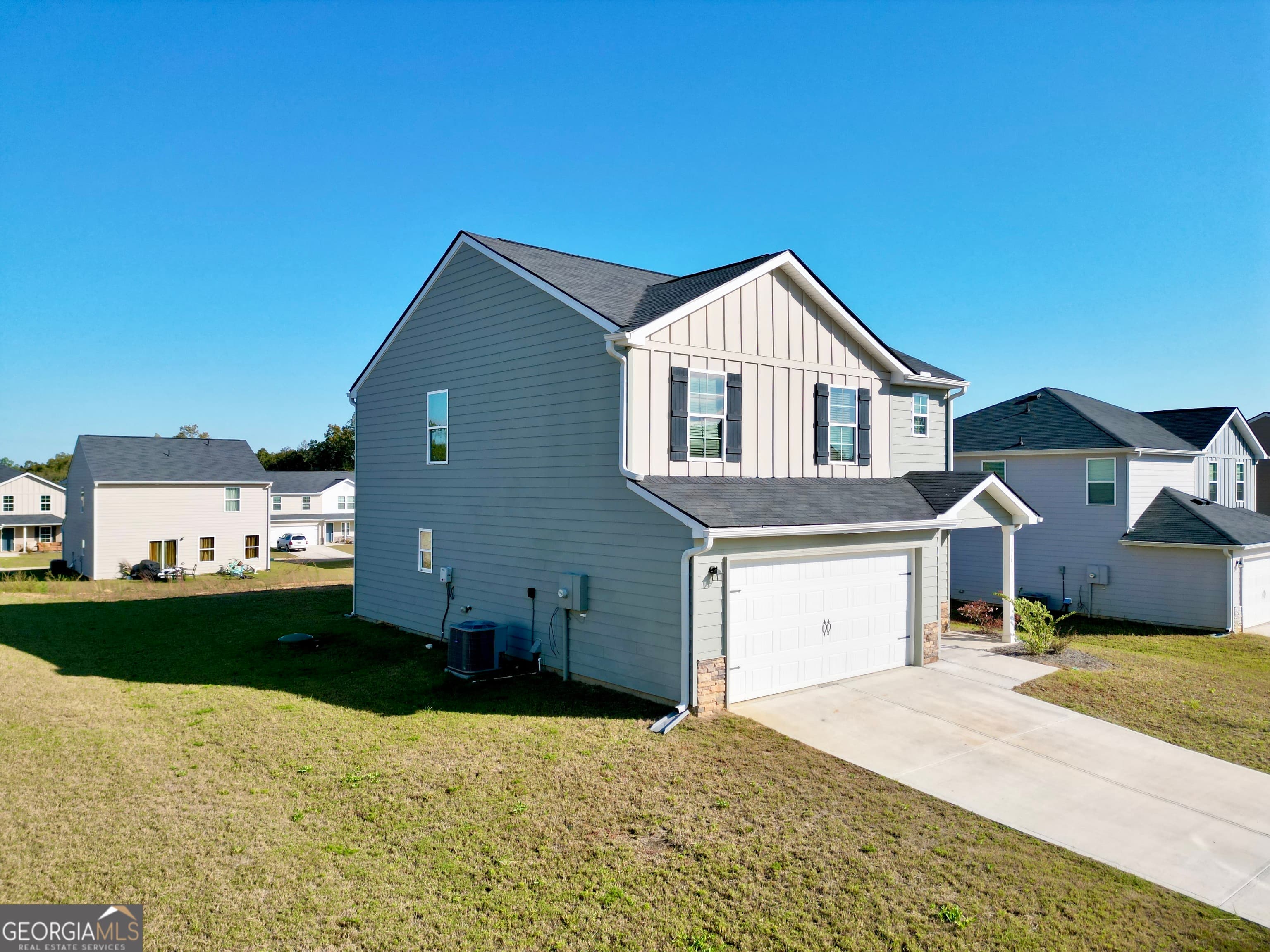 128 Oxford Ln — photo 2