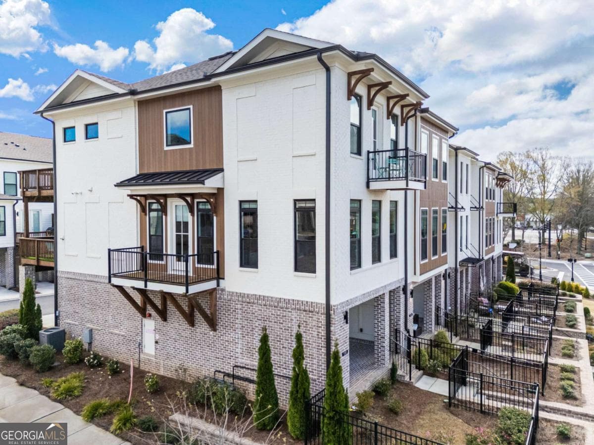 110 Downing Dr — photo 1