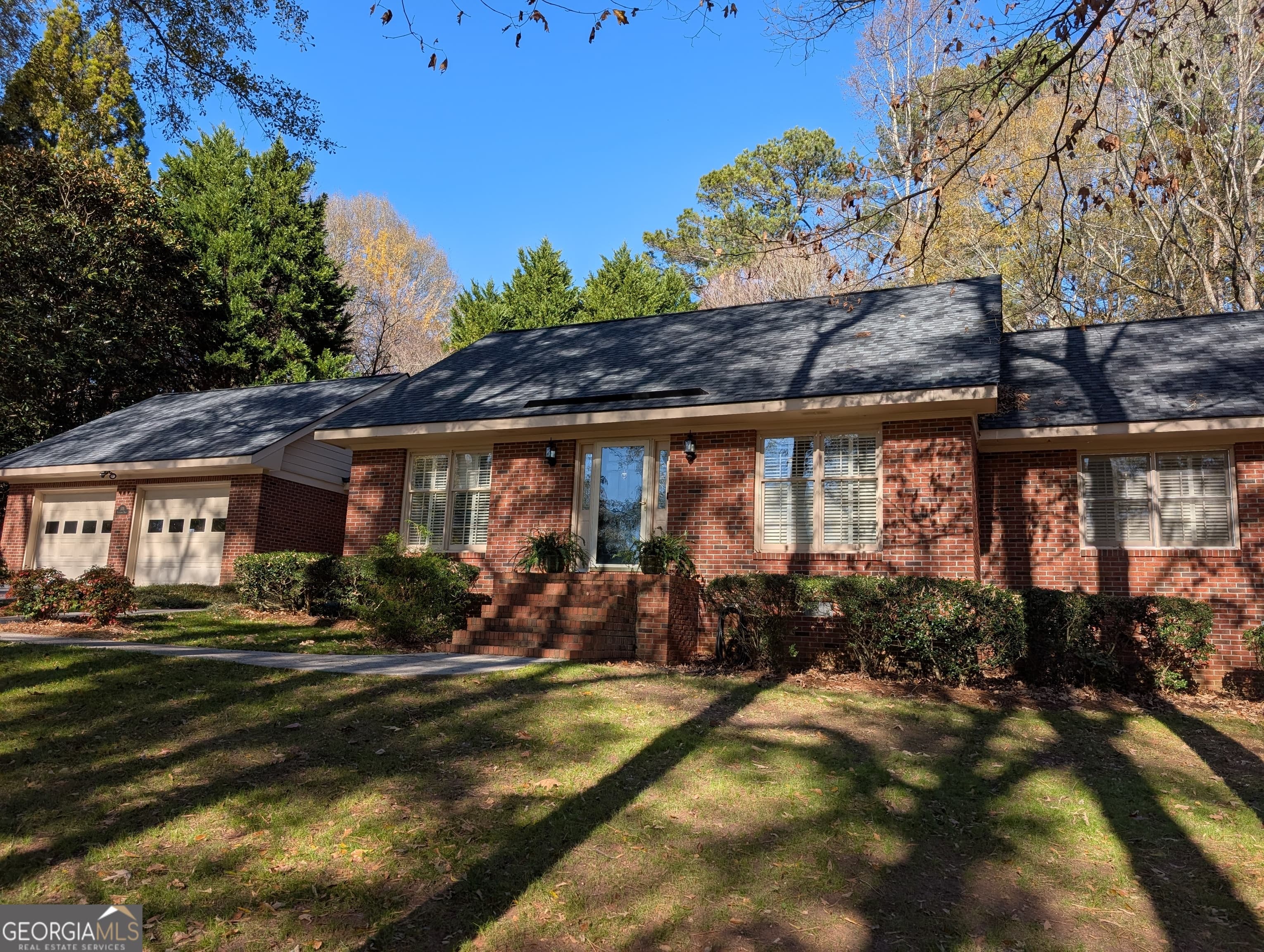 505 Breedlove Dr — photo 2