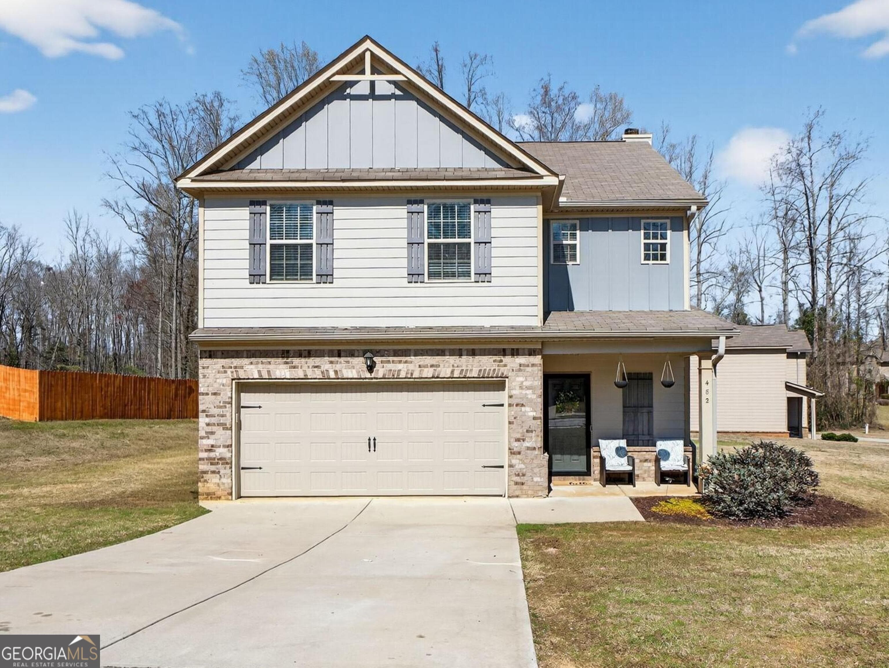 482 Louise Way — photo 1