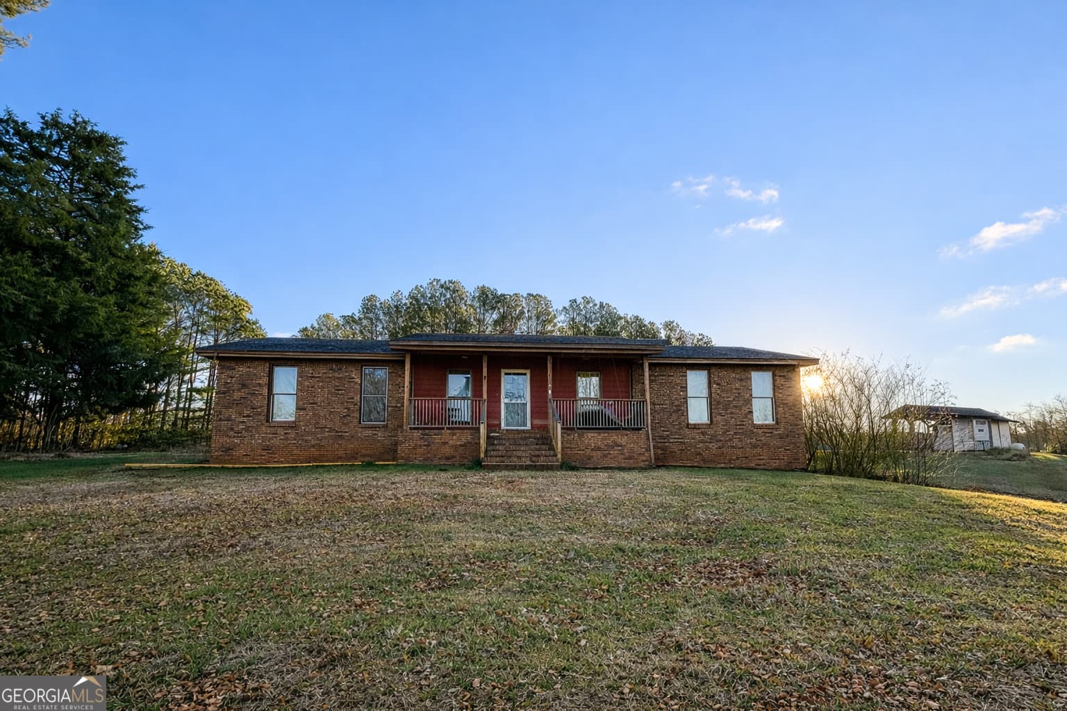 781 Thomas St — photo 1