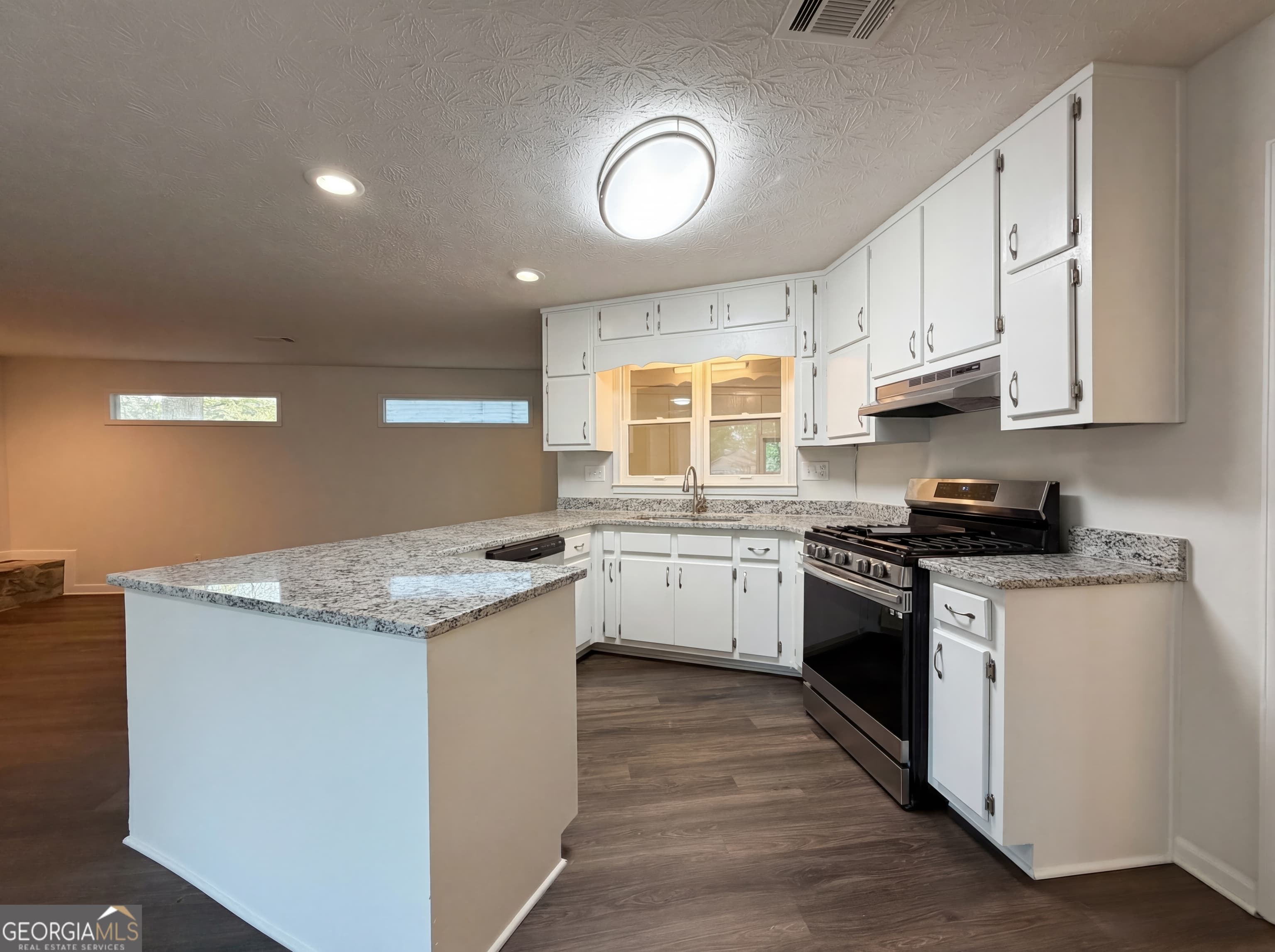 1430 Stoneleigh Hill Rd — photo 2