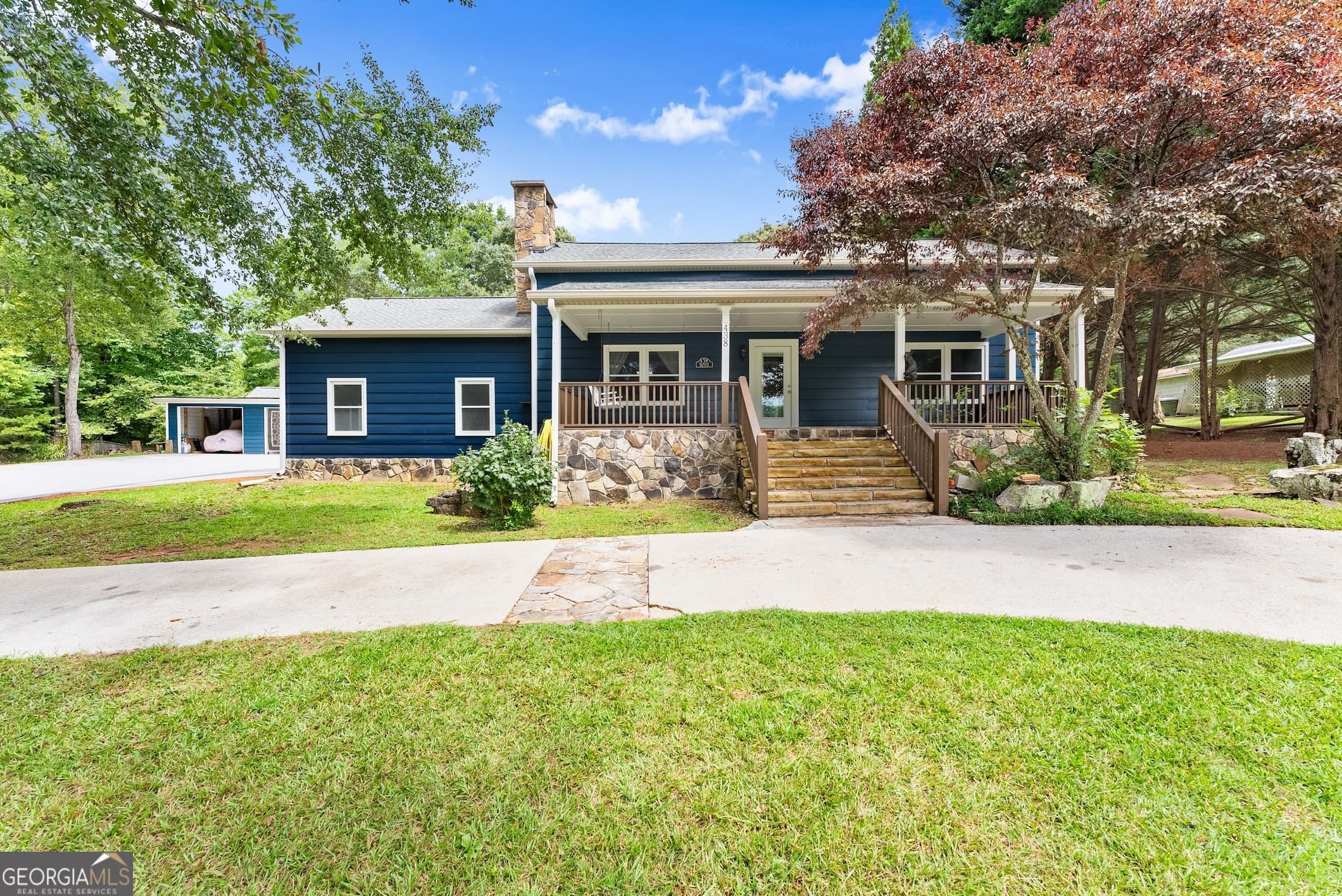 438 Dixon Dr — photo 2