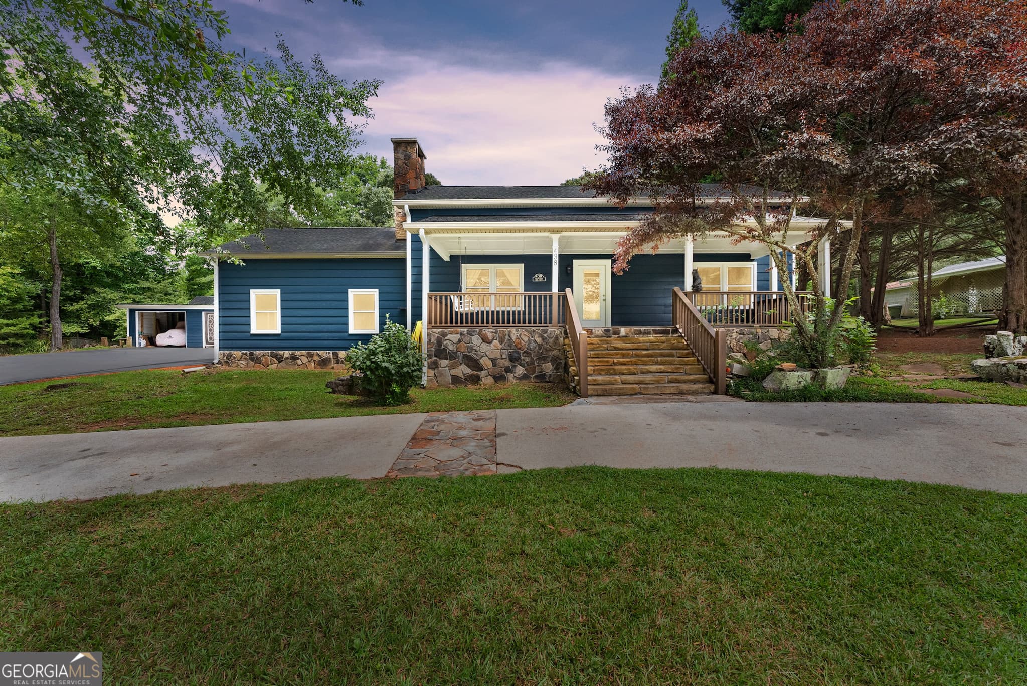 438 Dixon Dr — photo 1