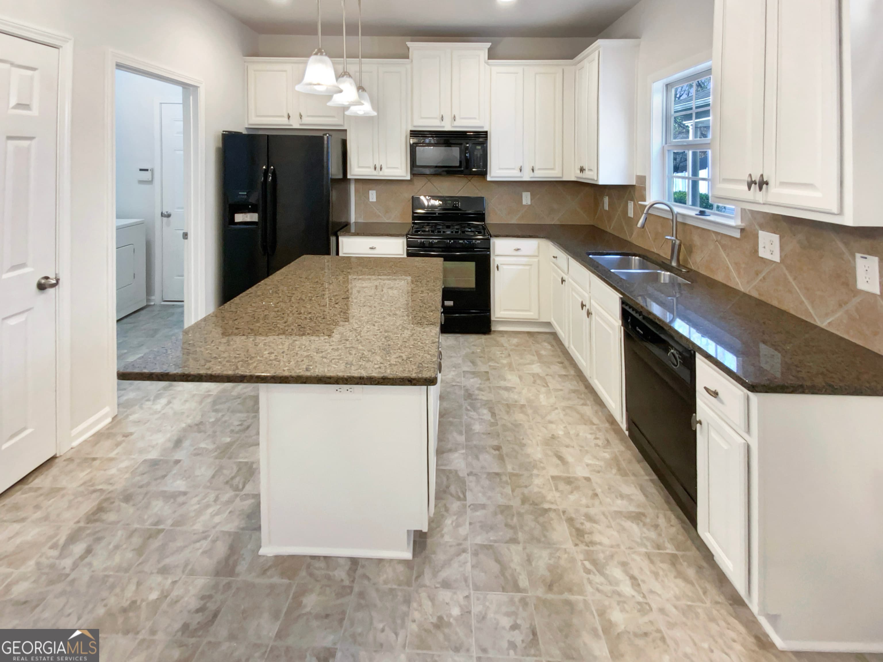 2590 Cottage View Way — photo 2