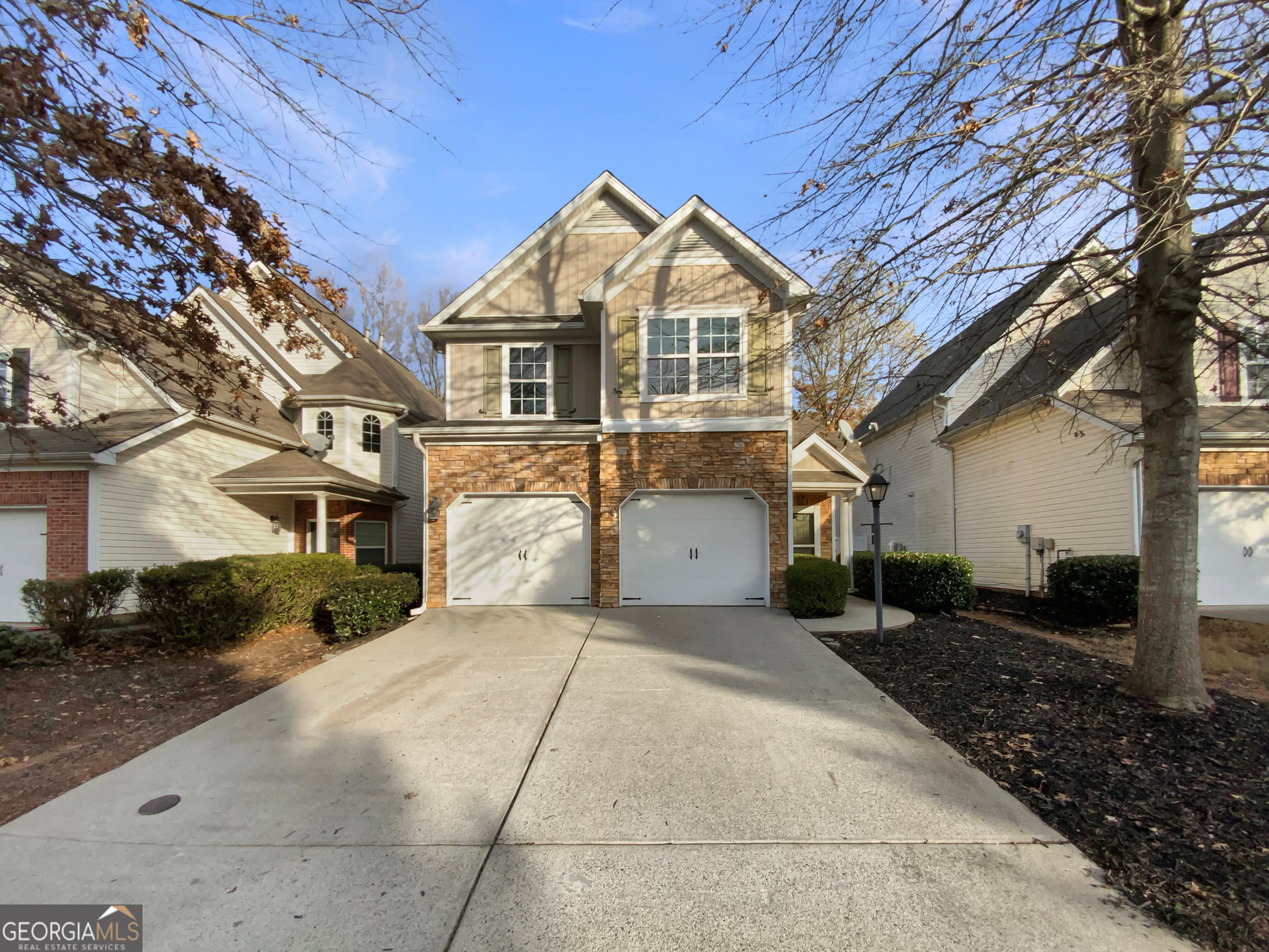 2590 Cottage View Way — photo 1