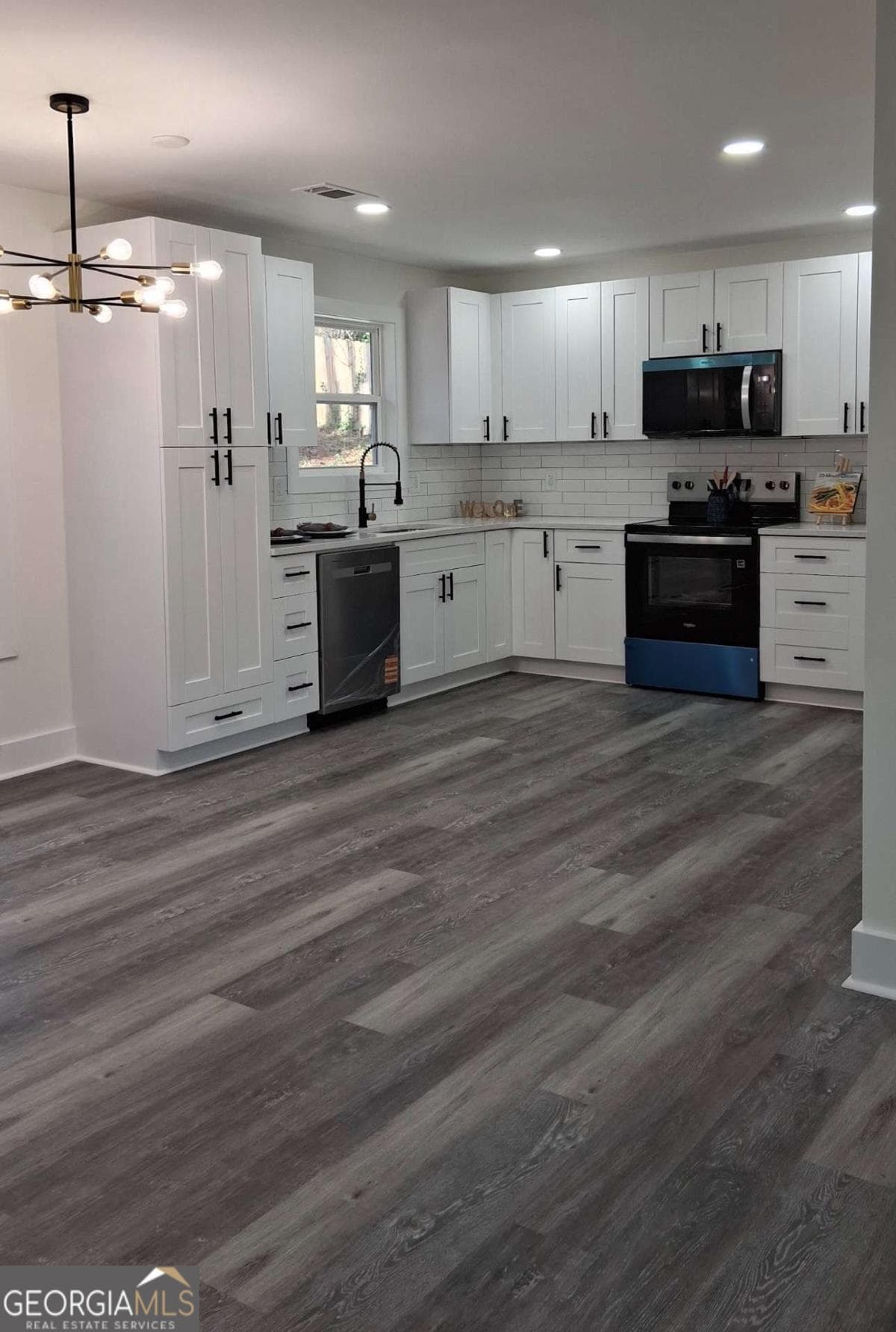 3326 Moravia Dr — photo 2