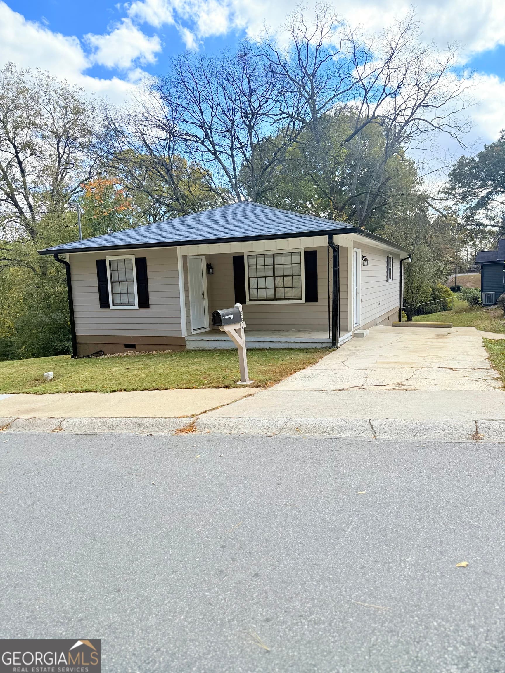 554 Fort St — photo 2