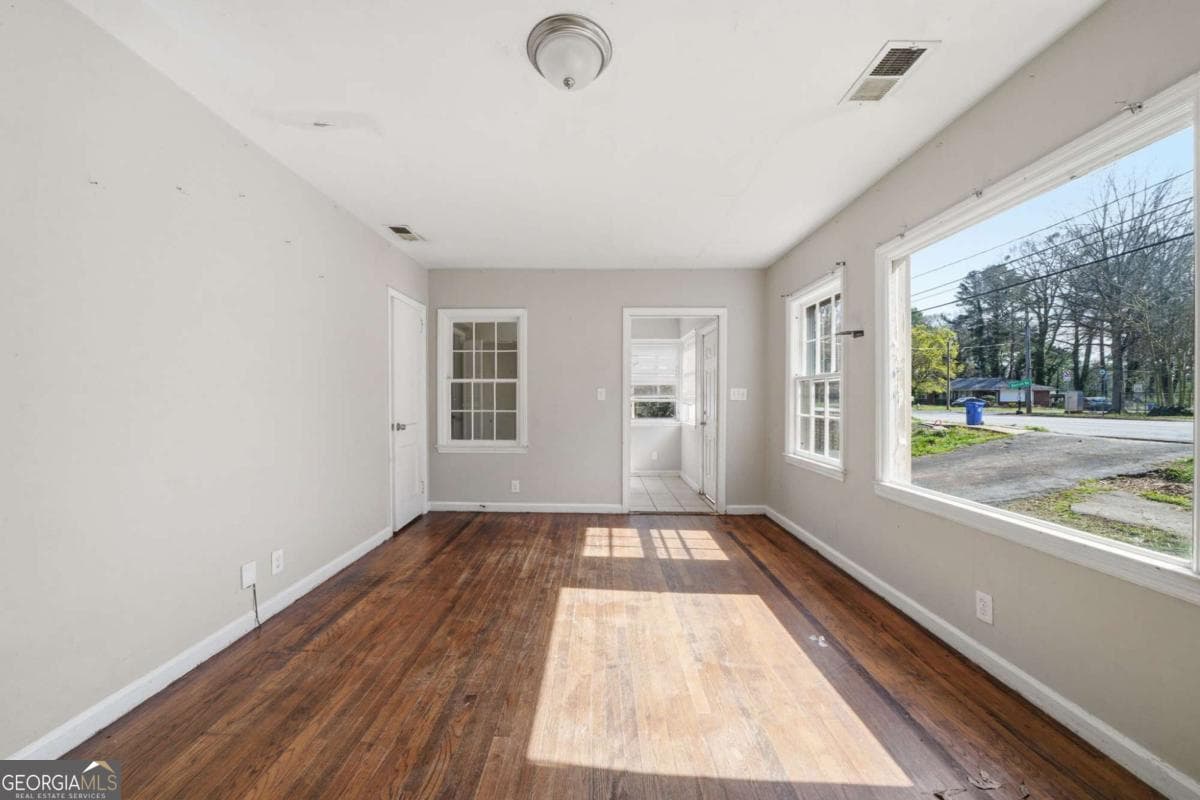 1564 Columbia Dr — photo 2