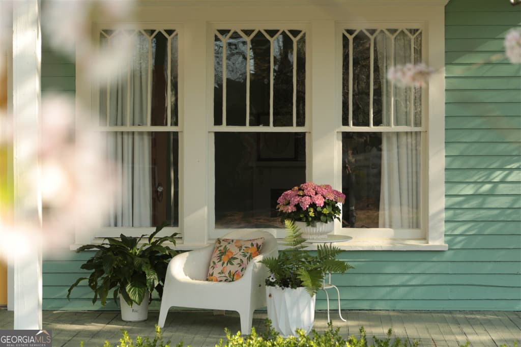 1739 Lyle Ave — photo 2