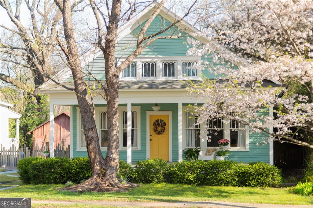 1739 Lyle Ave — photo 1