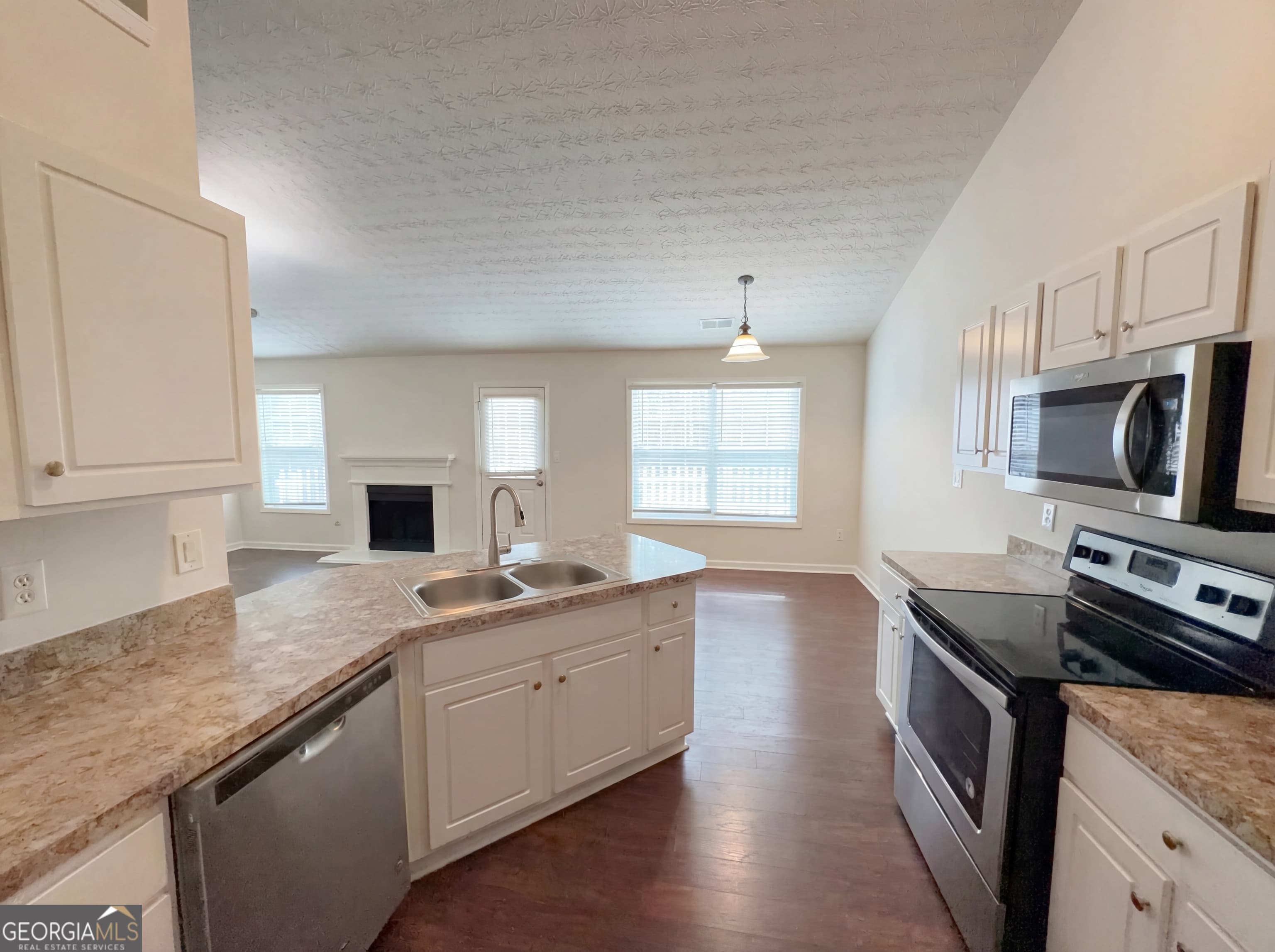 413 Jasmine Trail — photo 2