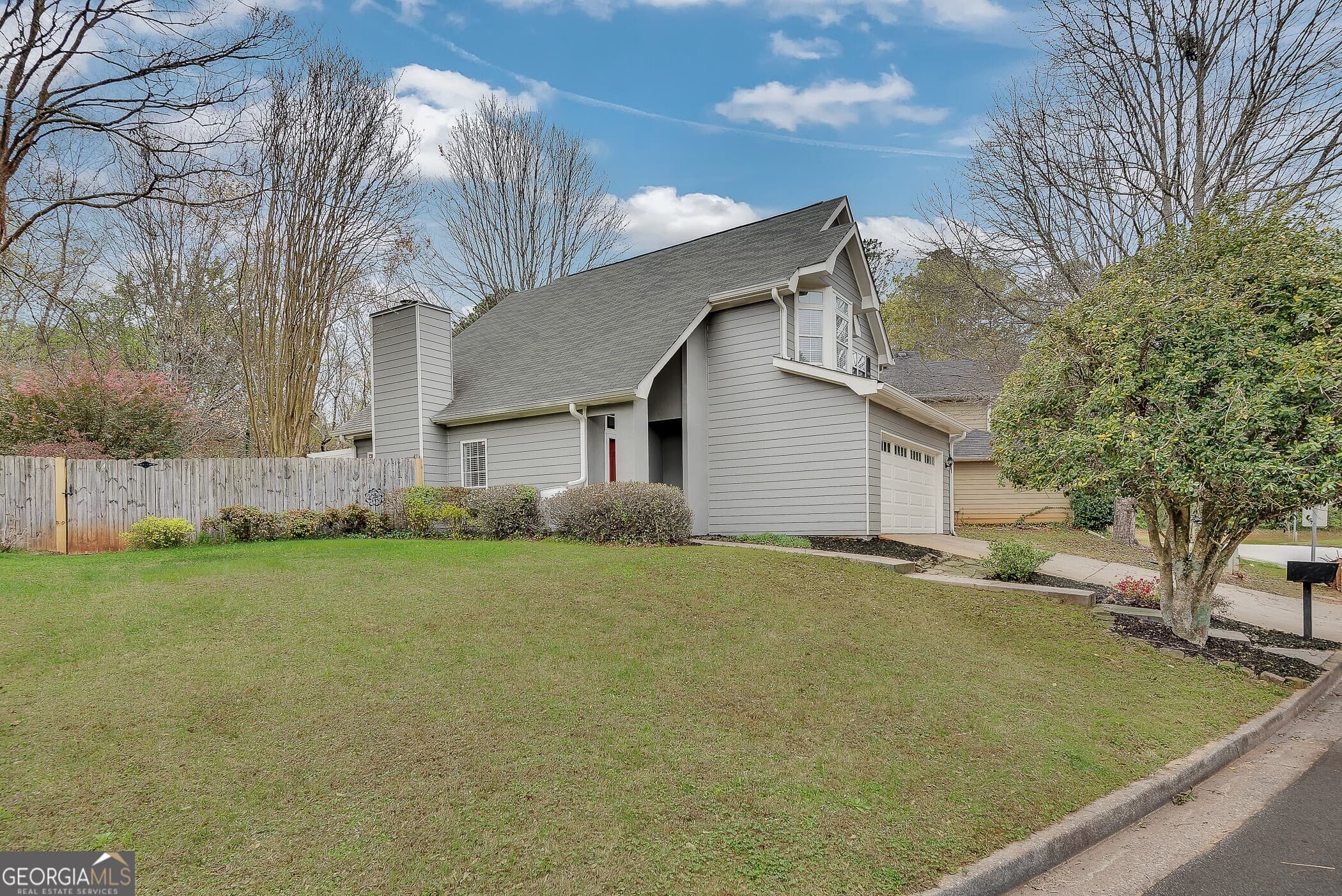 1027 Ashbury Dr — photo 2