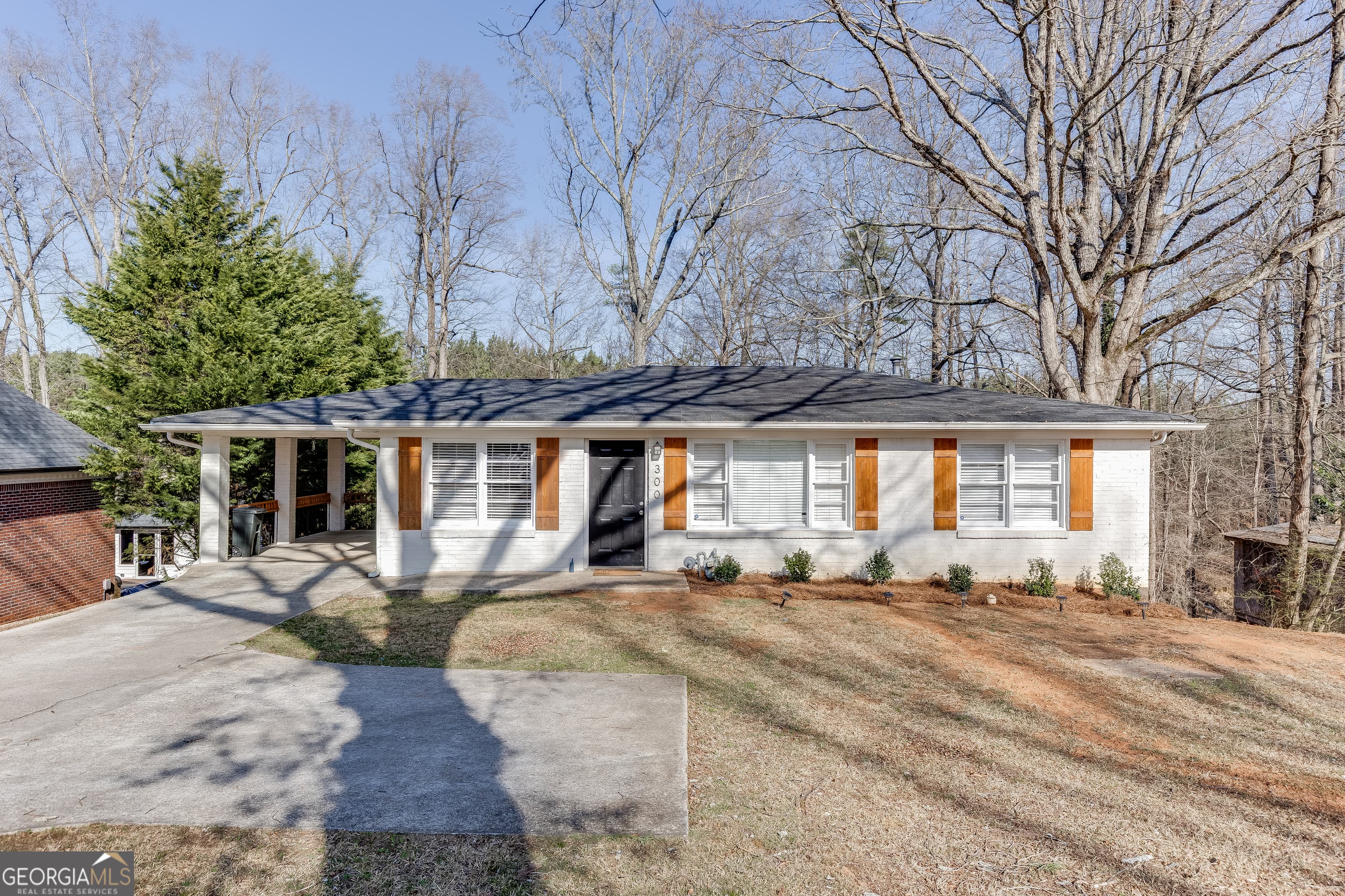 300 Forest St — photo 2