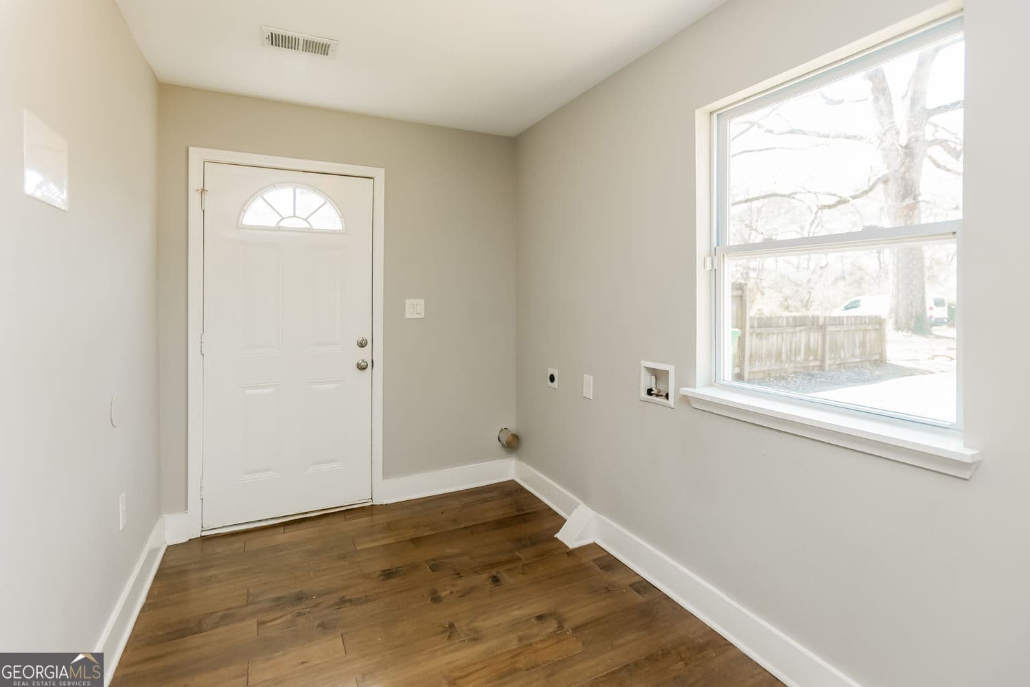 1440 Joy Ln — photo 2